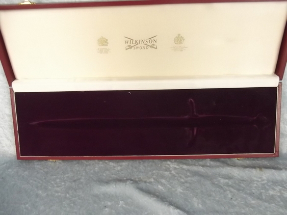 Wilkinson Sword Queen Elizabeth II’s Ruby Jubilee Commemorative Dagger - Image 26