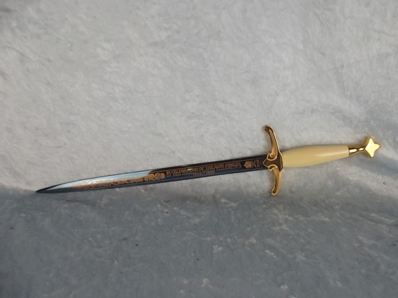 Wilkinson Sword Queen Elizabeth II’s Ruby Jubilee Commemorative Dagger - Image 27