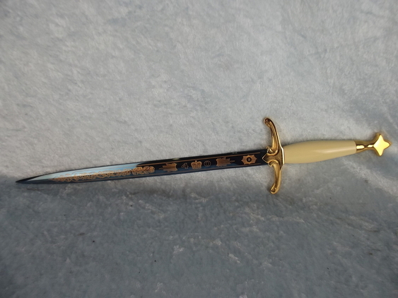Wilkinson Sword Queen Elizabeth II’s Ruby Jubilee Commemorative Dagger - Image 5