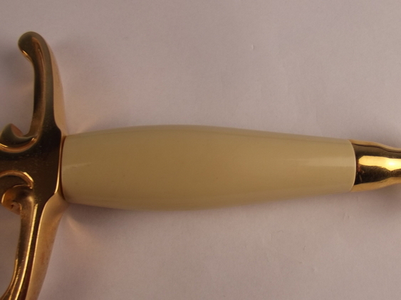 Wilkinson Sword Queen Elizabeth II’s Ruby Jubilee Commemorative Dagger - Image 6