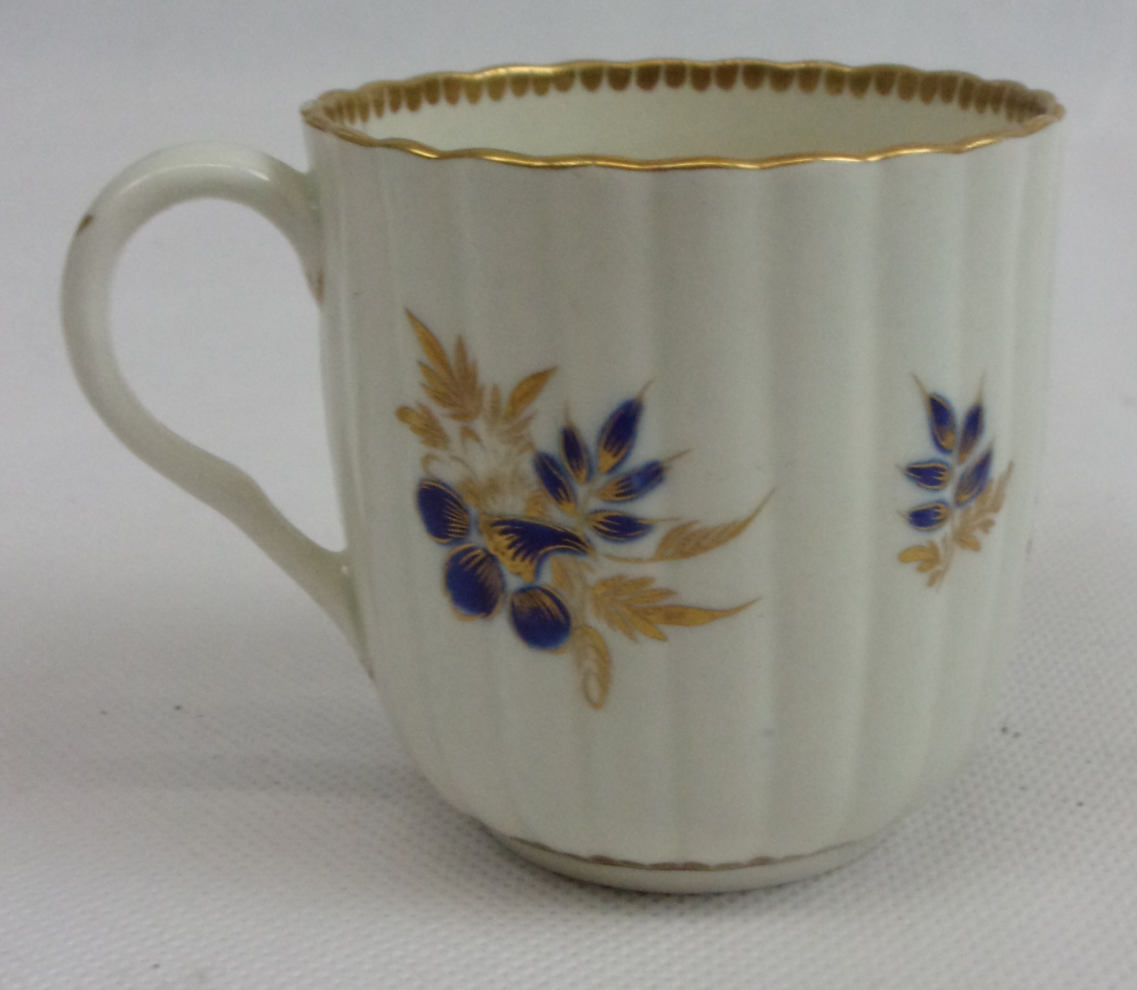 Circa 1785 Worcester Flight And Barr Blue And Gilt Tea Coffee Cup - Image 2