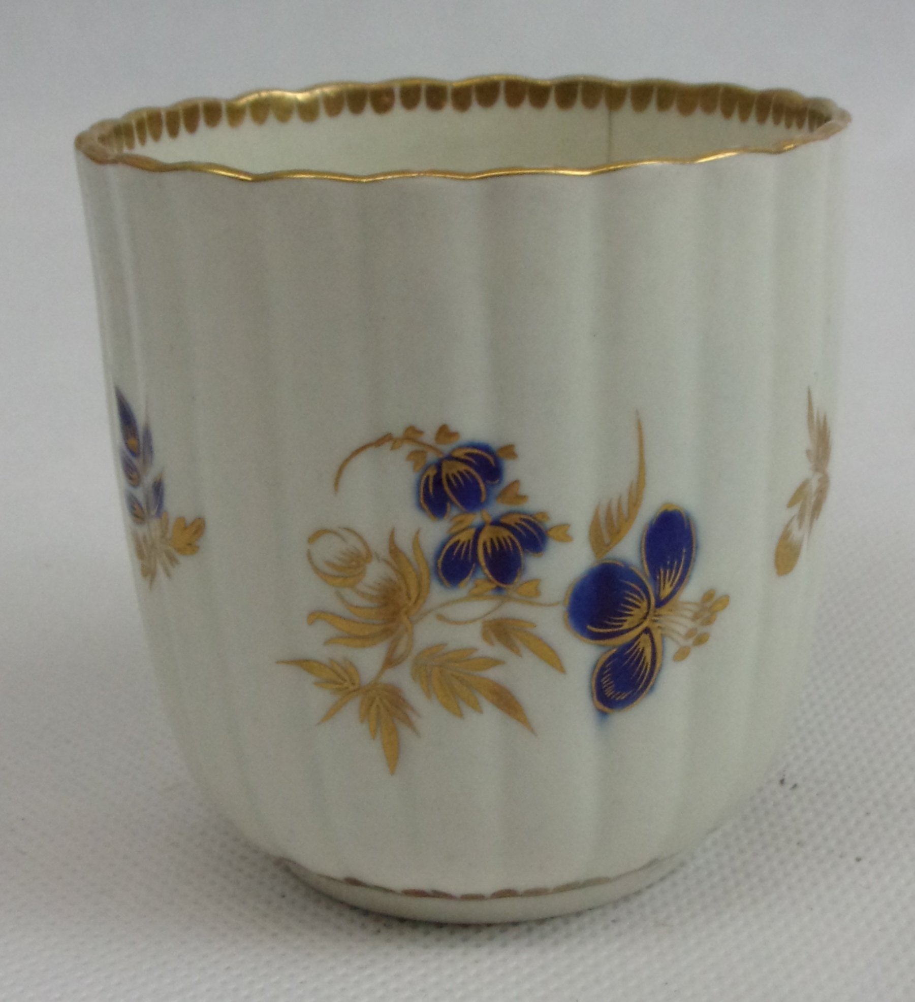 Circa 1785 Worcester Flight And Barr Blue And Gilt Tea Coffee Cup - Image 5