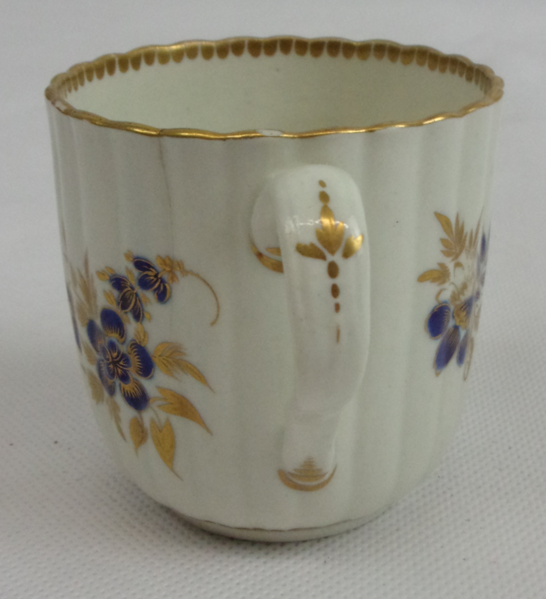 Circa 1785 Worcester Flight And Barr Blue And Gilt Tea Coffee Cup - Image 3