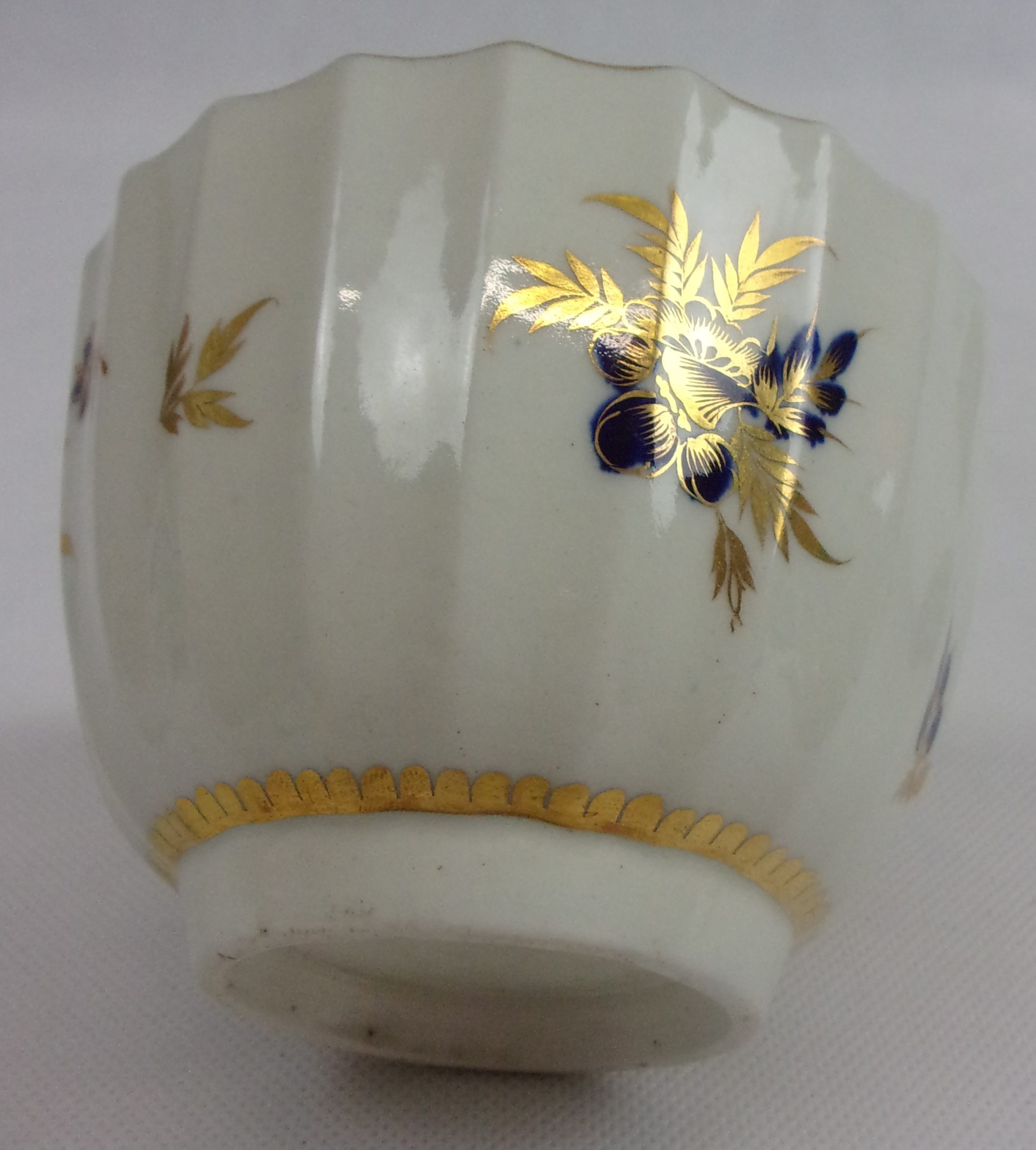 Circa 1785 Worcester Blue And Gilt Sucrier Bowl - Image 4