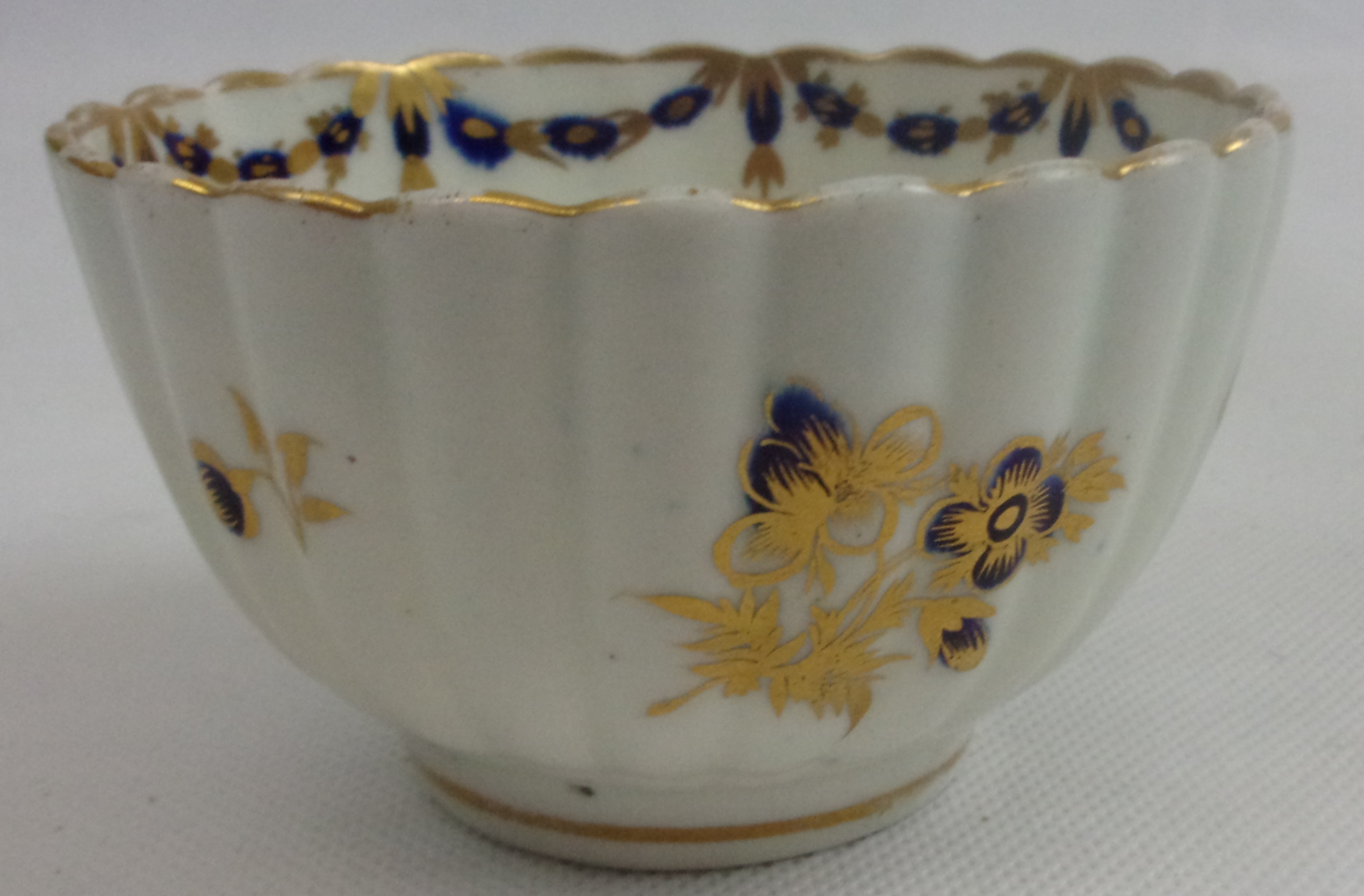 Circa 1785 Worcester Flight And Bar Blue And Gilt Sugar Bowl - Image 2