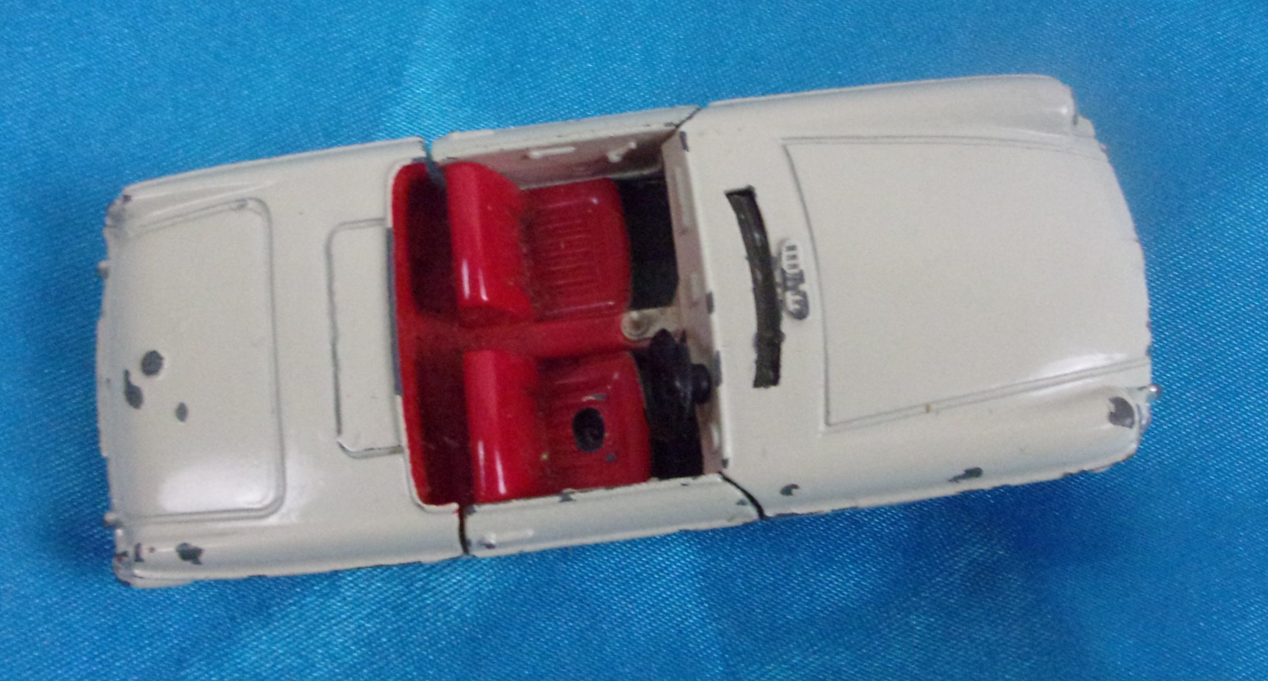 Dinky Toys 113 M.G.B. Sports Car - Image 5