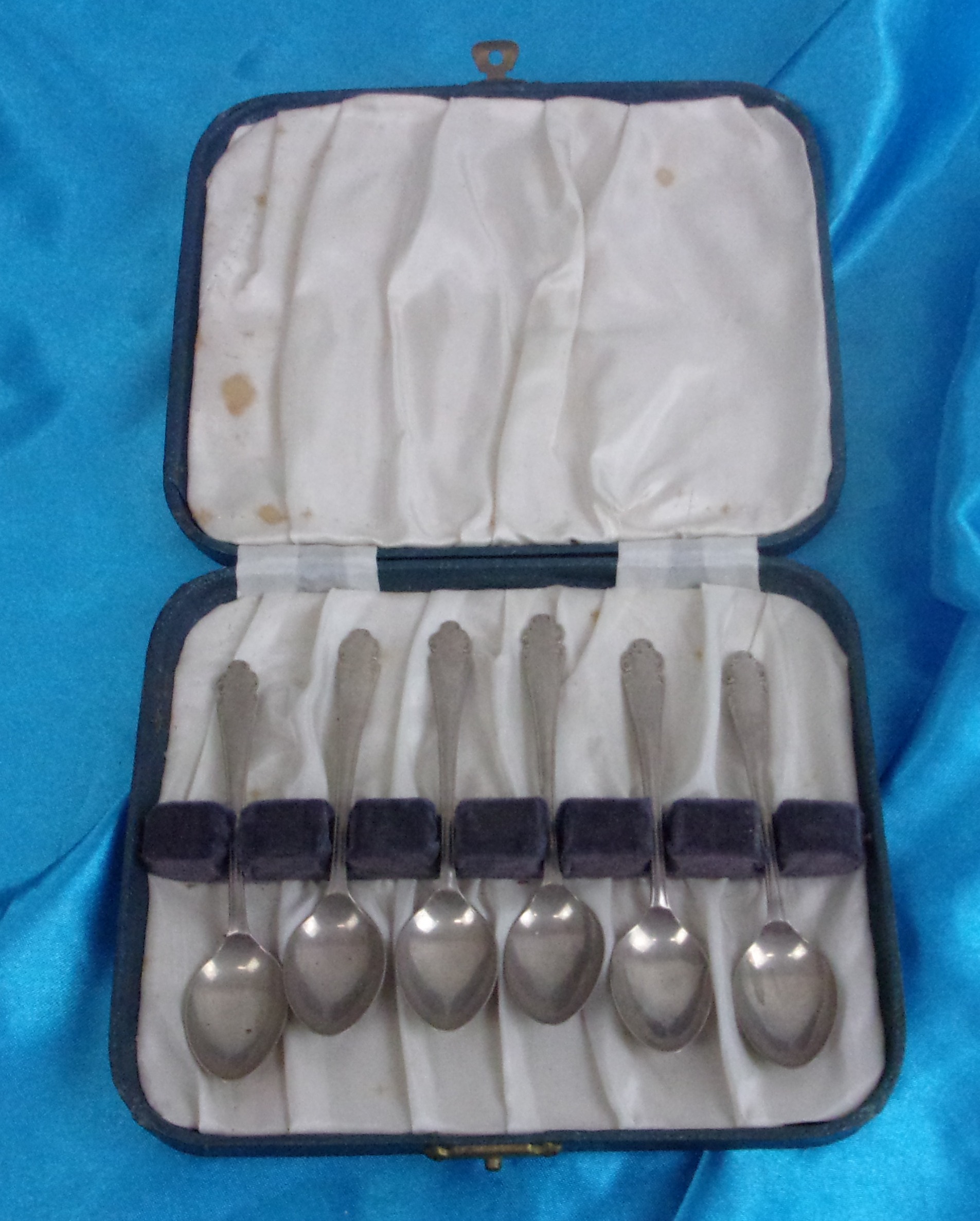 Cased Set Of Silver Sheffield 1946 Coffee Spoons