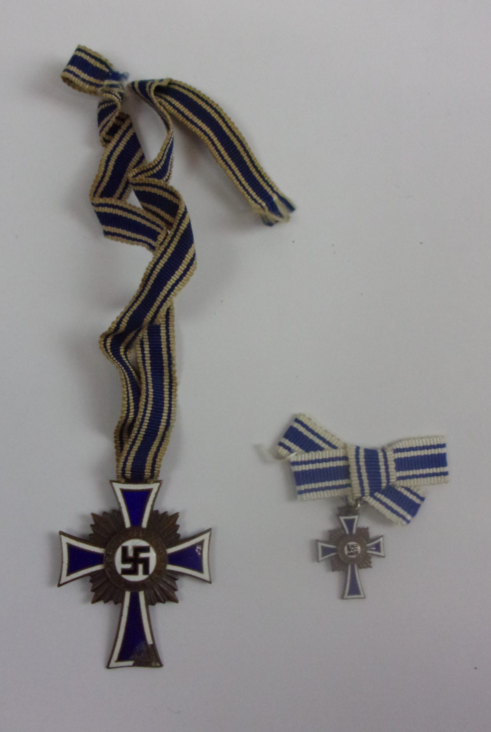 WW2 German 3rd Reich Bronze Mothers Cross And Miniature - Image 2