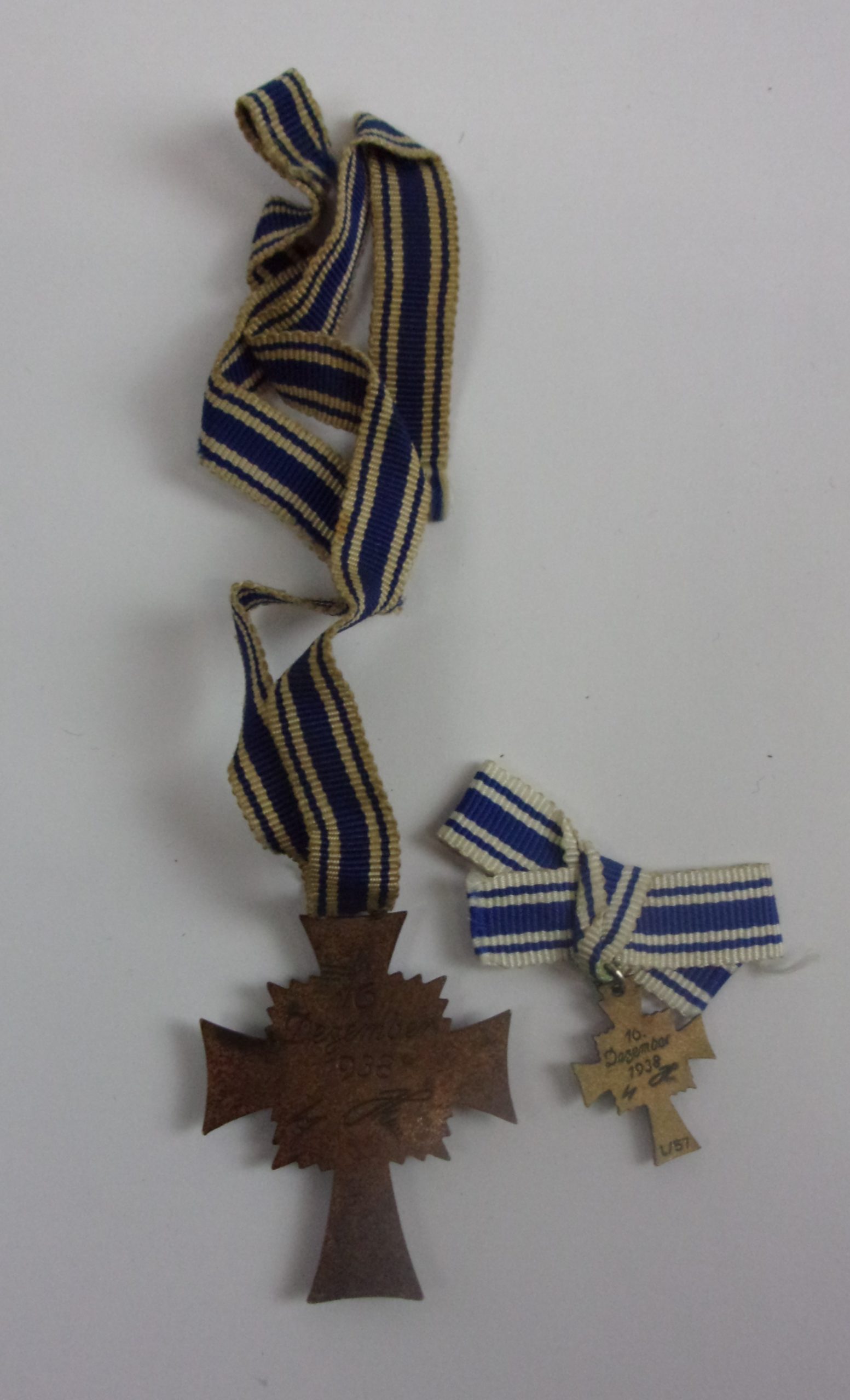 WW2 German 3rd Reich Bronze Mothers Cross And Miniature - Image 3