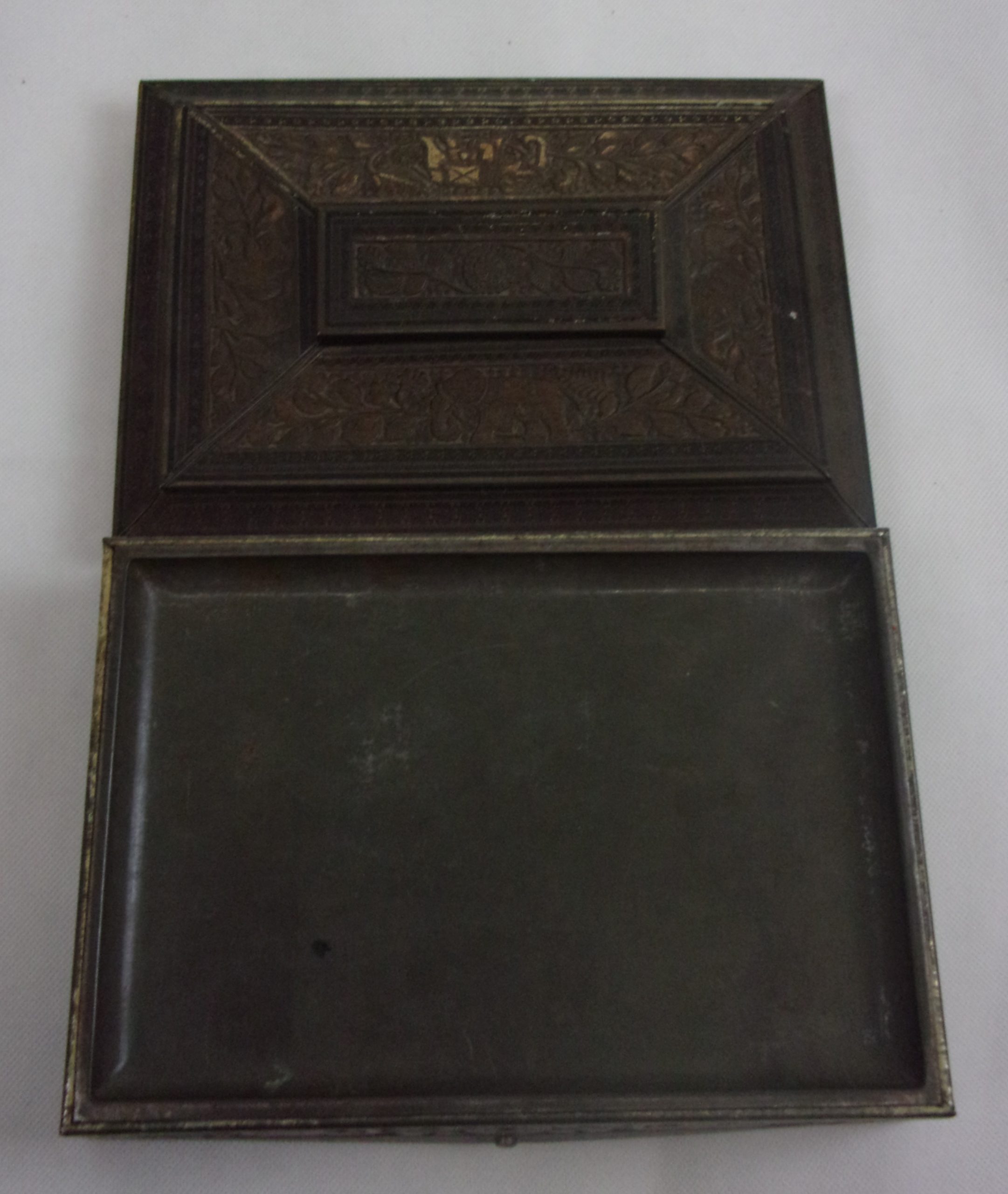 Huntley And Palmer Indian Elephants Casket Biscuit Tin - Image 5