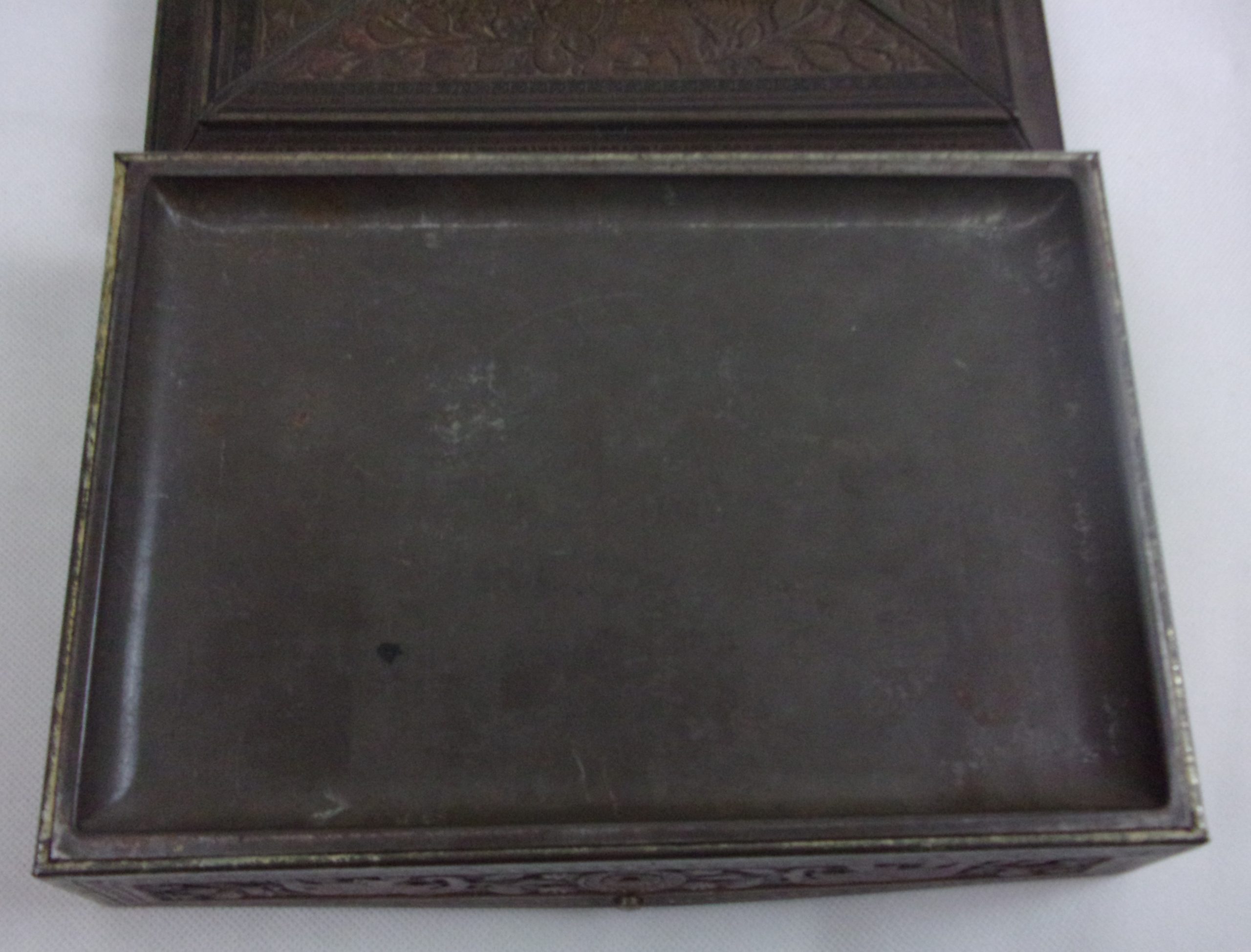 Huntley And Palmer Indian Elephants Casket Biscuit Tin - Image 7