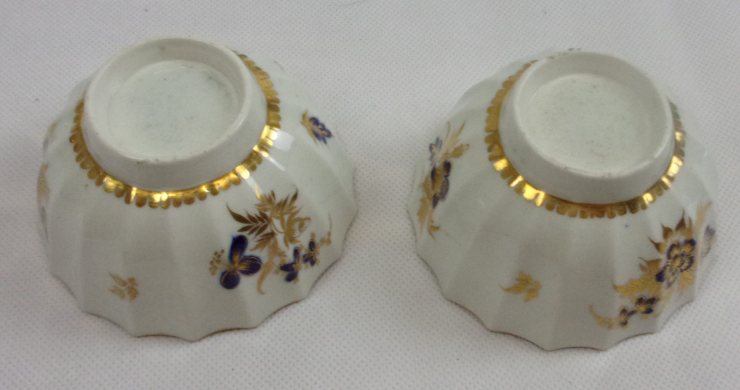 Circa 1785 Pair Blue Gilt Flight & Barr Worcester Porcelain Tea Bowls Saucers - Image 2