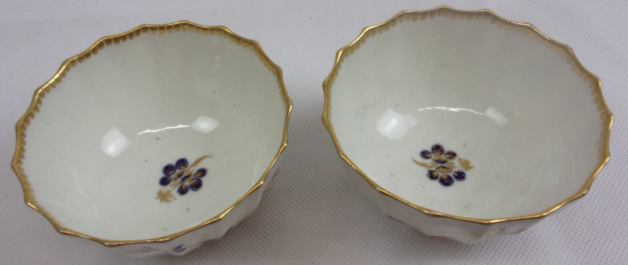 Circa 1785 Pair Blue Gilt Flight & Barr Worcester Porcelain Tea Bowls Saucers - Image 6