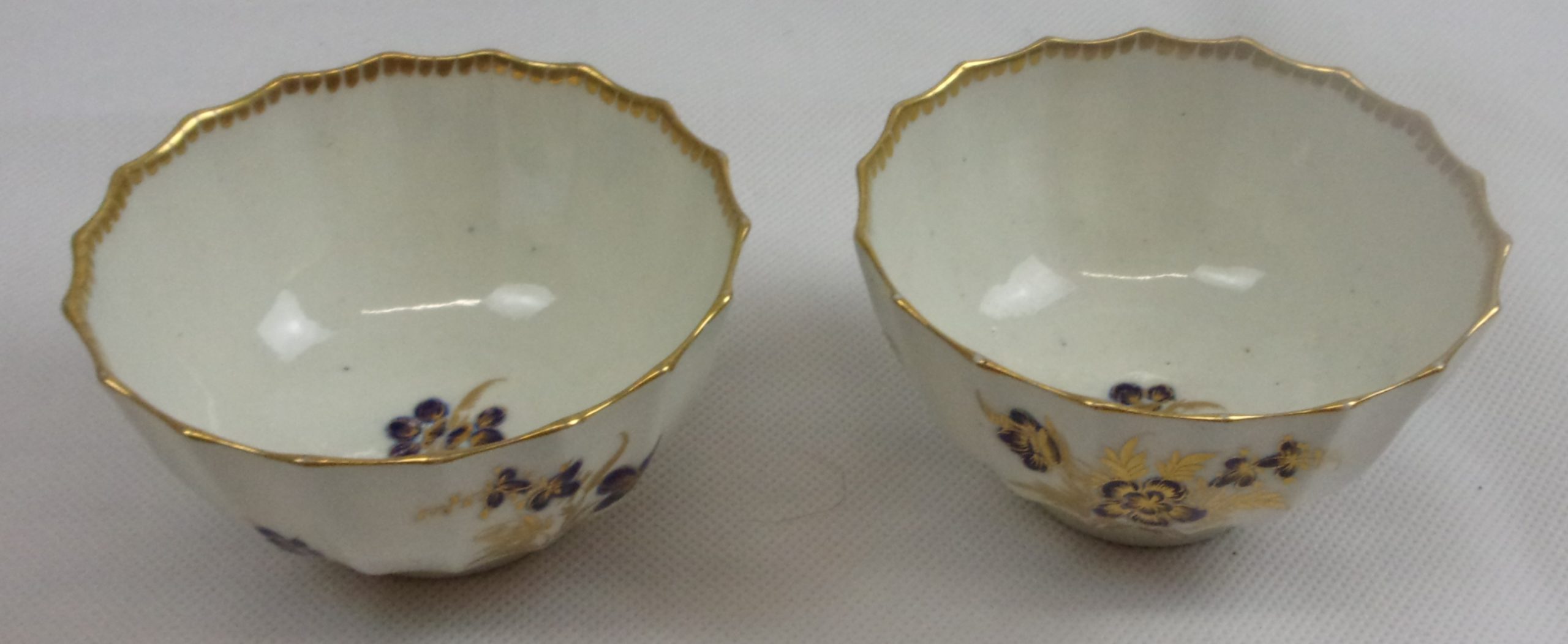 Circa 1785 Pair Blue Gilt Flight & Barr Worcester Porcelain Tea Bowls Saucers - Image 4