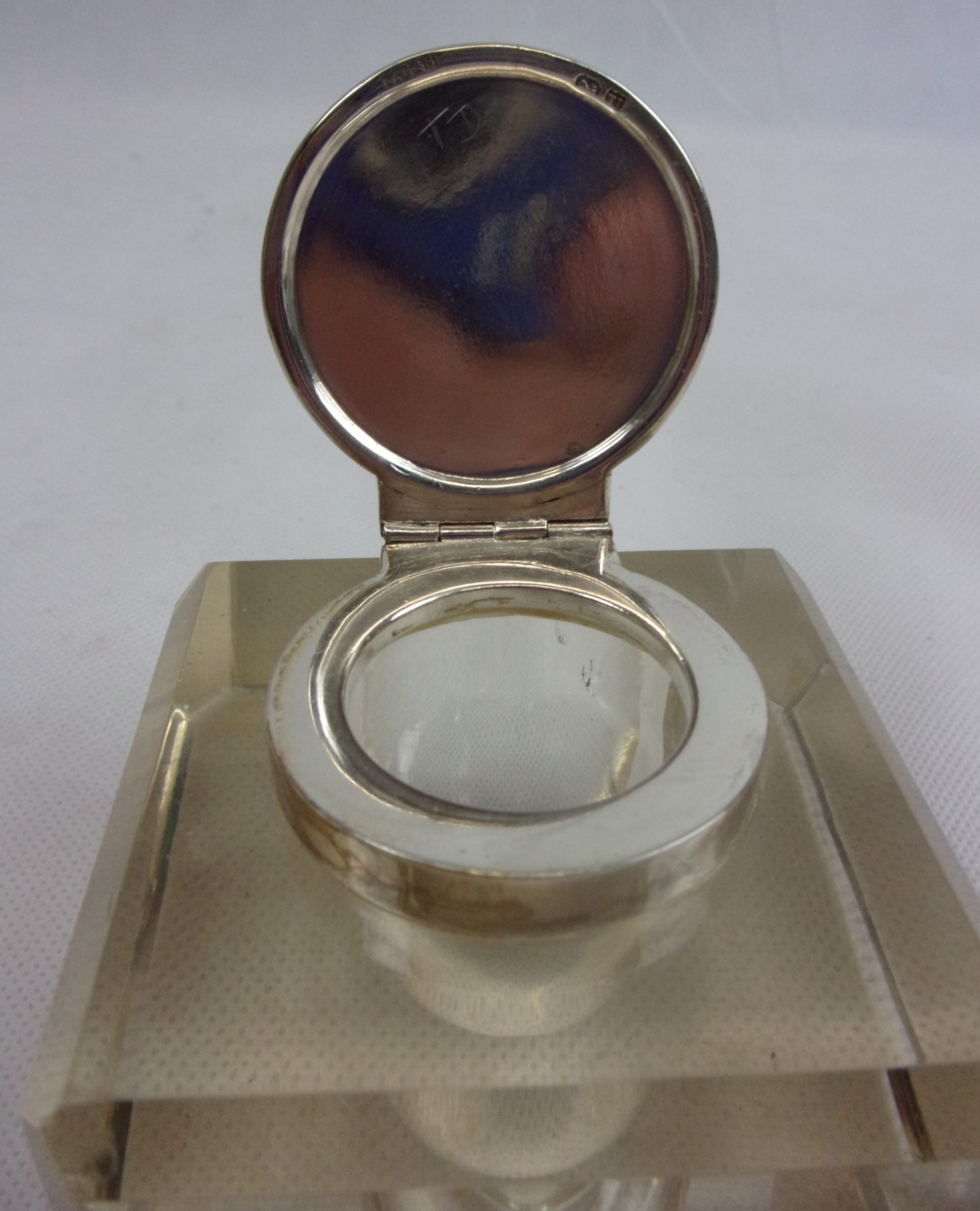 London 1895 Silver Topped Crystal Ink Well - Image 3