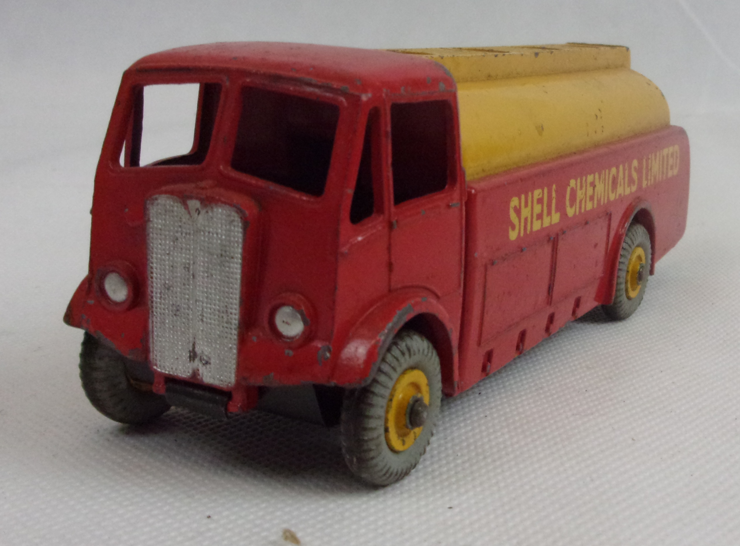 Dinky 591 Shell A.E.C. Tanker In Its Original Box - Image 2