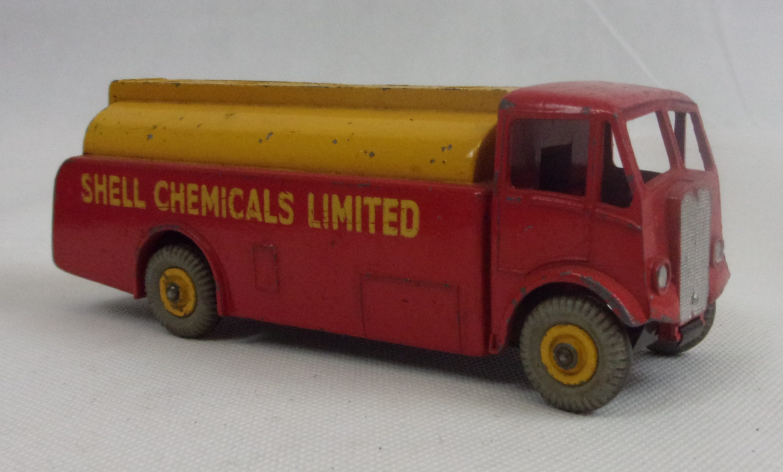 Dinky 591 Shell A.E.C. Tanker In Its Original Box - Image 5