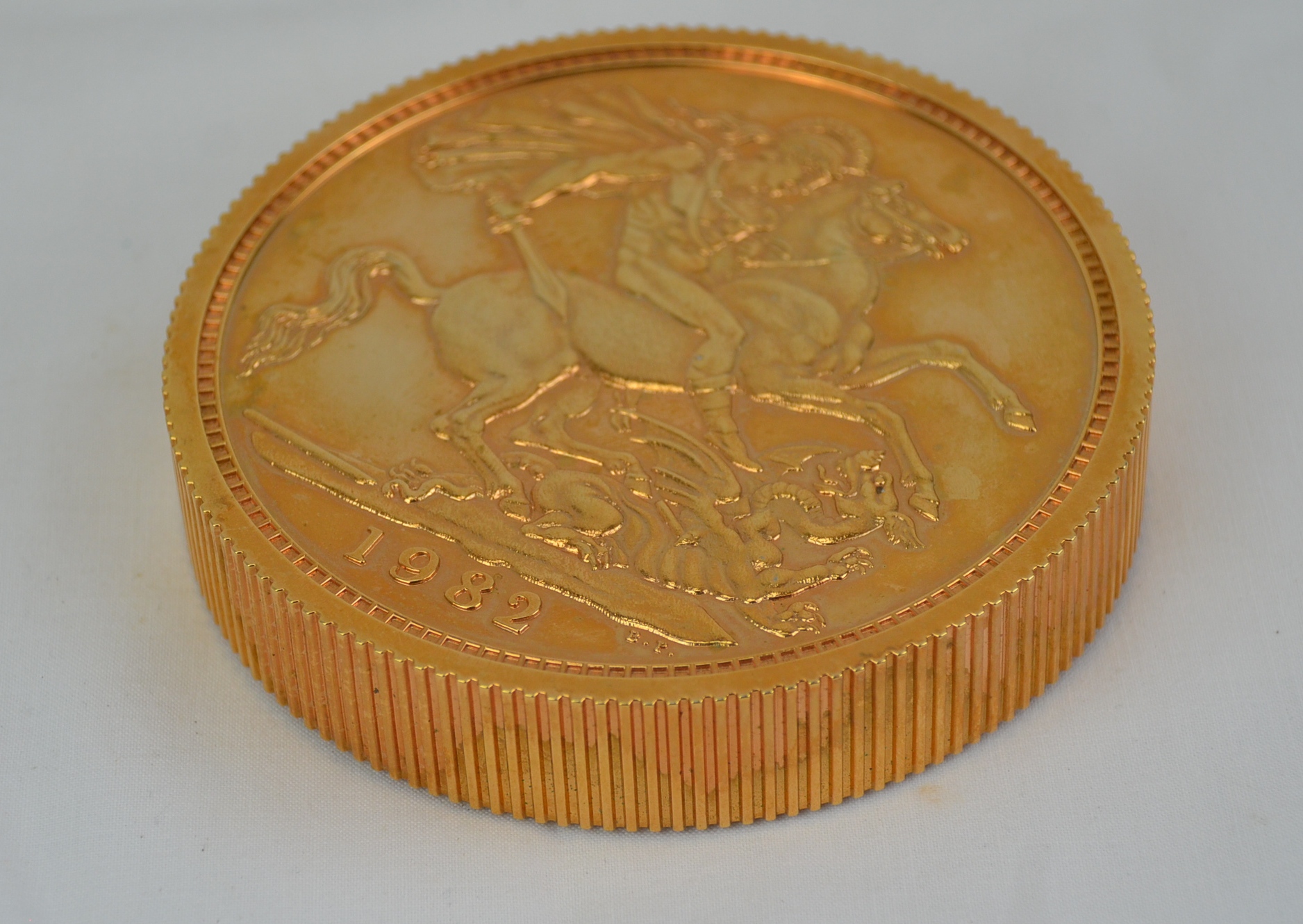 Sovereign Paperweight From The Royal Mint Coin Club - Image 4