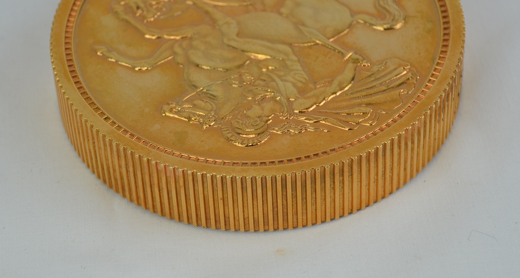 Sovereign Paperweight From The Royal Mint Coin Club - Image 5