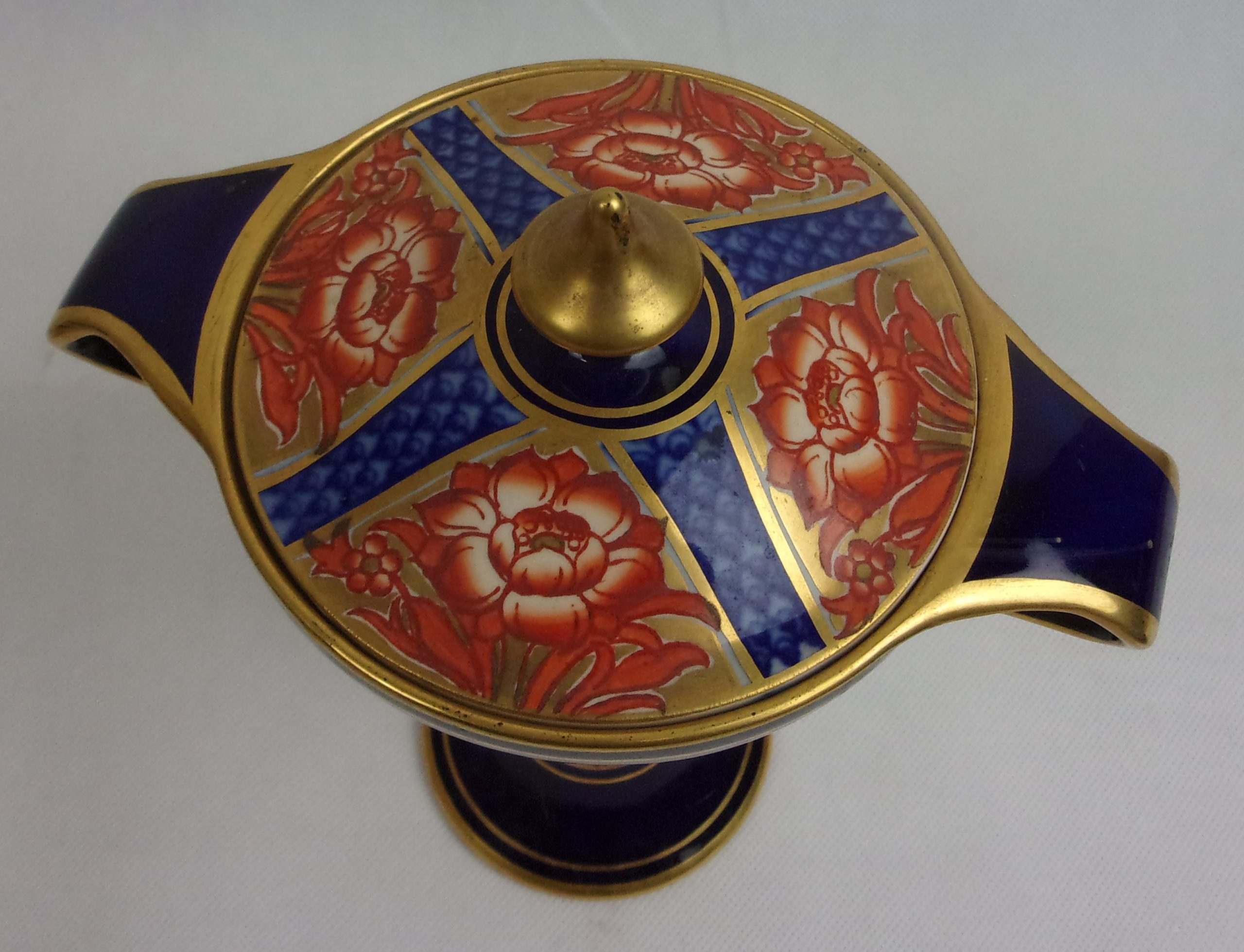 Circa 1897 William Moorcroft For James MacIntyre Aurelian Ware Lidded Bonbonnierre - Image 5