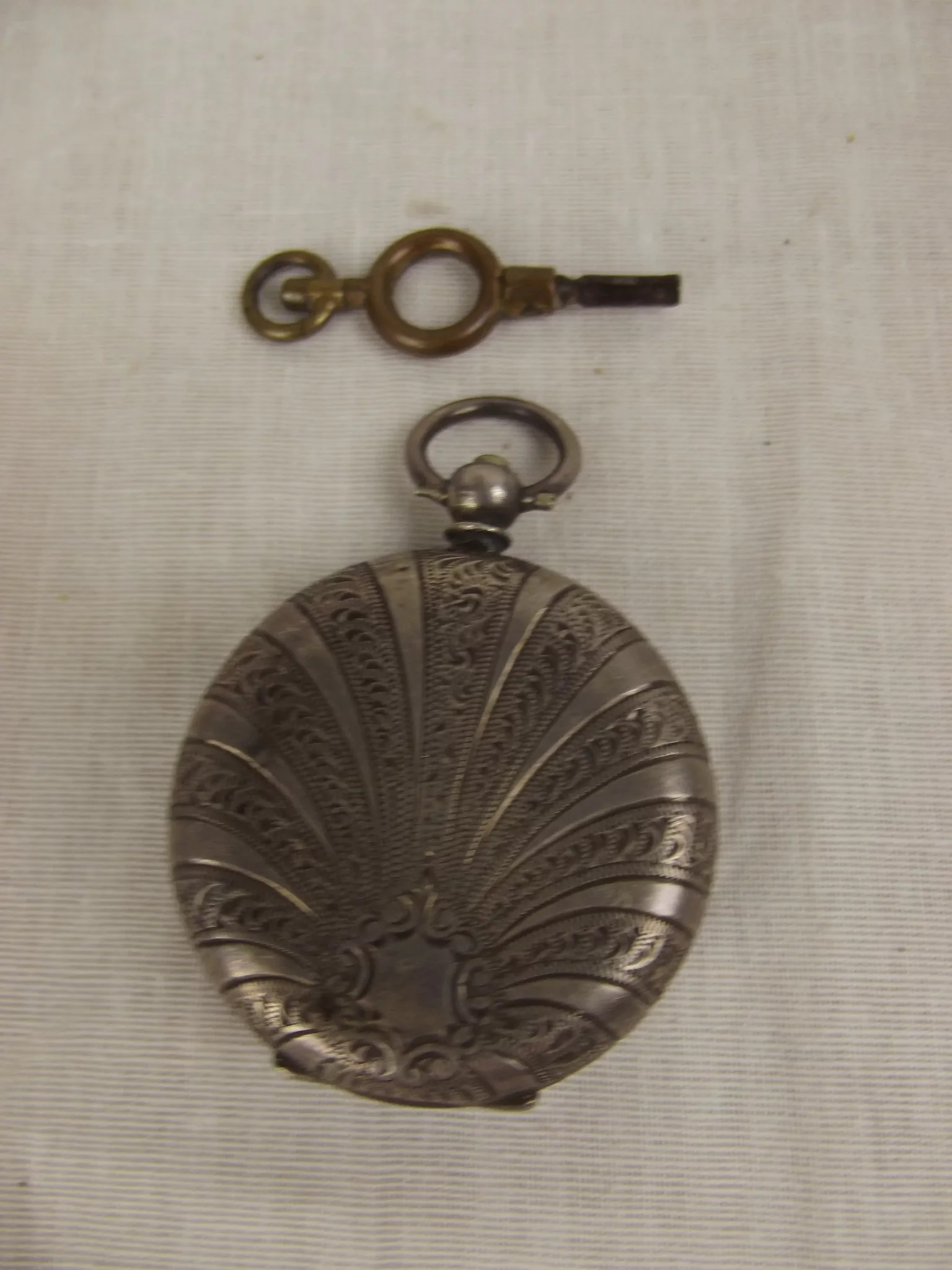 Ladies Swiss Circa 1920 .935 Silver Pocket Watch With A Charming Dial - Image 3