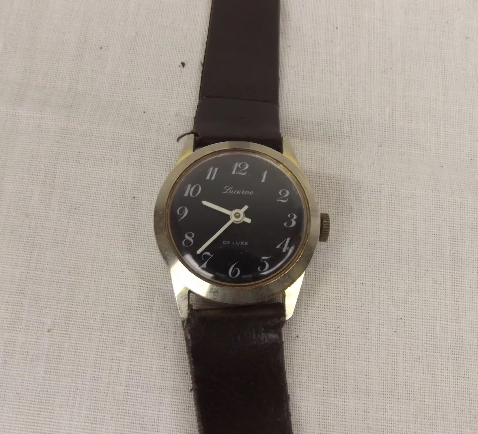 Lucerne De Luxe Swiss Mid-Size Manual Wind Watch - Image 8