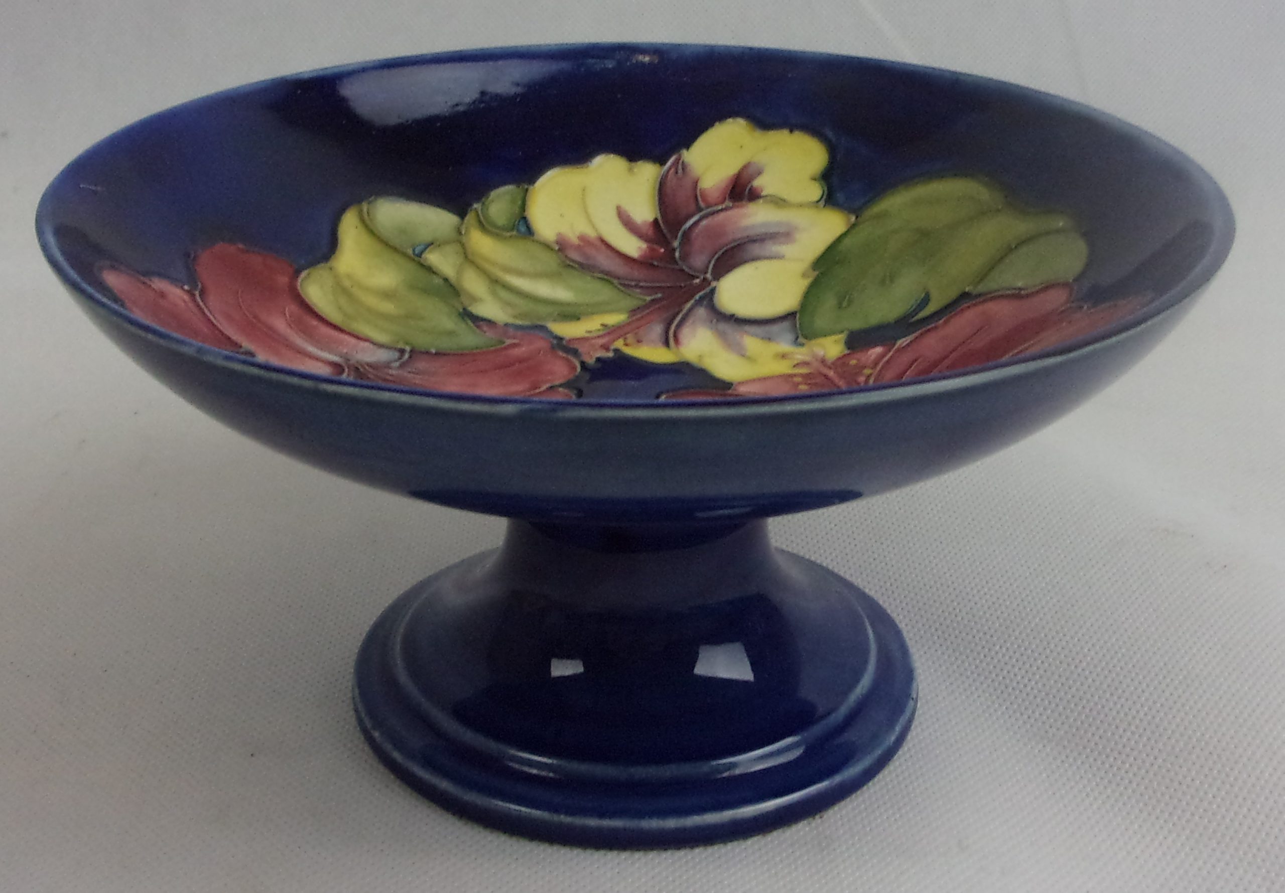 Moorcroft Hibiscus Pattern Tazza