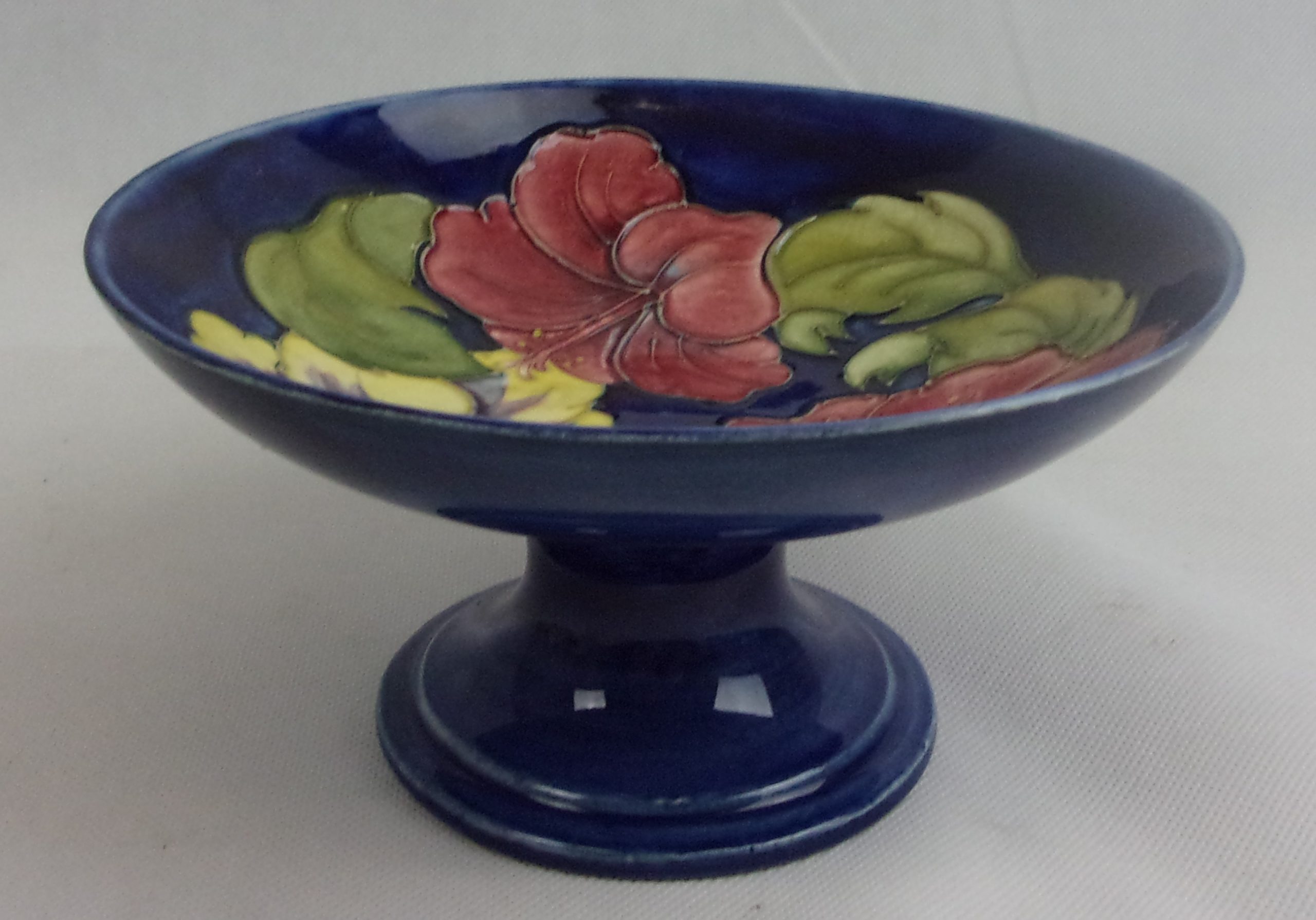 Moorcroft Hibiscus Pattern Tazza - Image 4