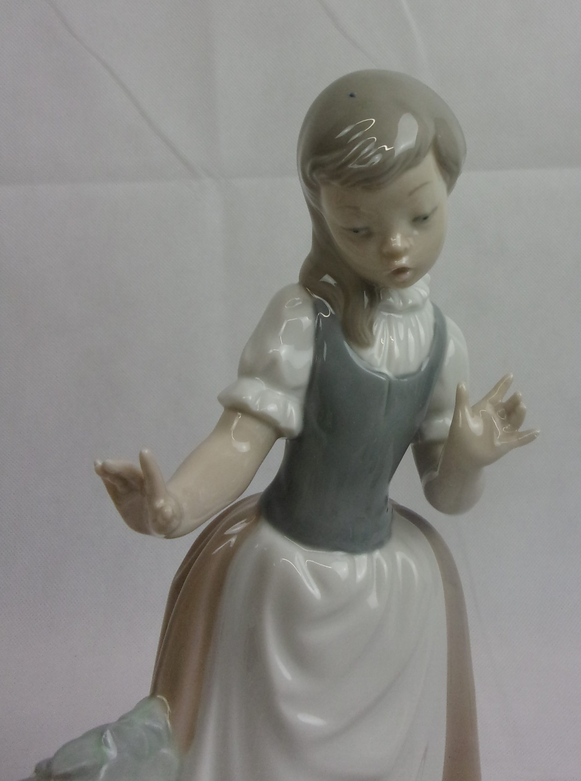 Nao By Lladro Large Hand Painted Porcelain Figure Of A Girl With Broken Jar By Sculptor Vicente Martinez Issued 1992 - Image 2
