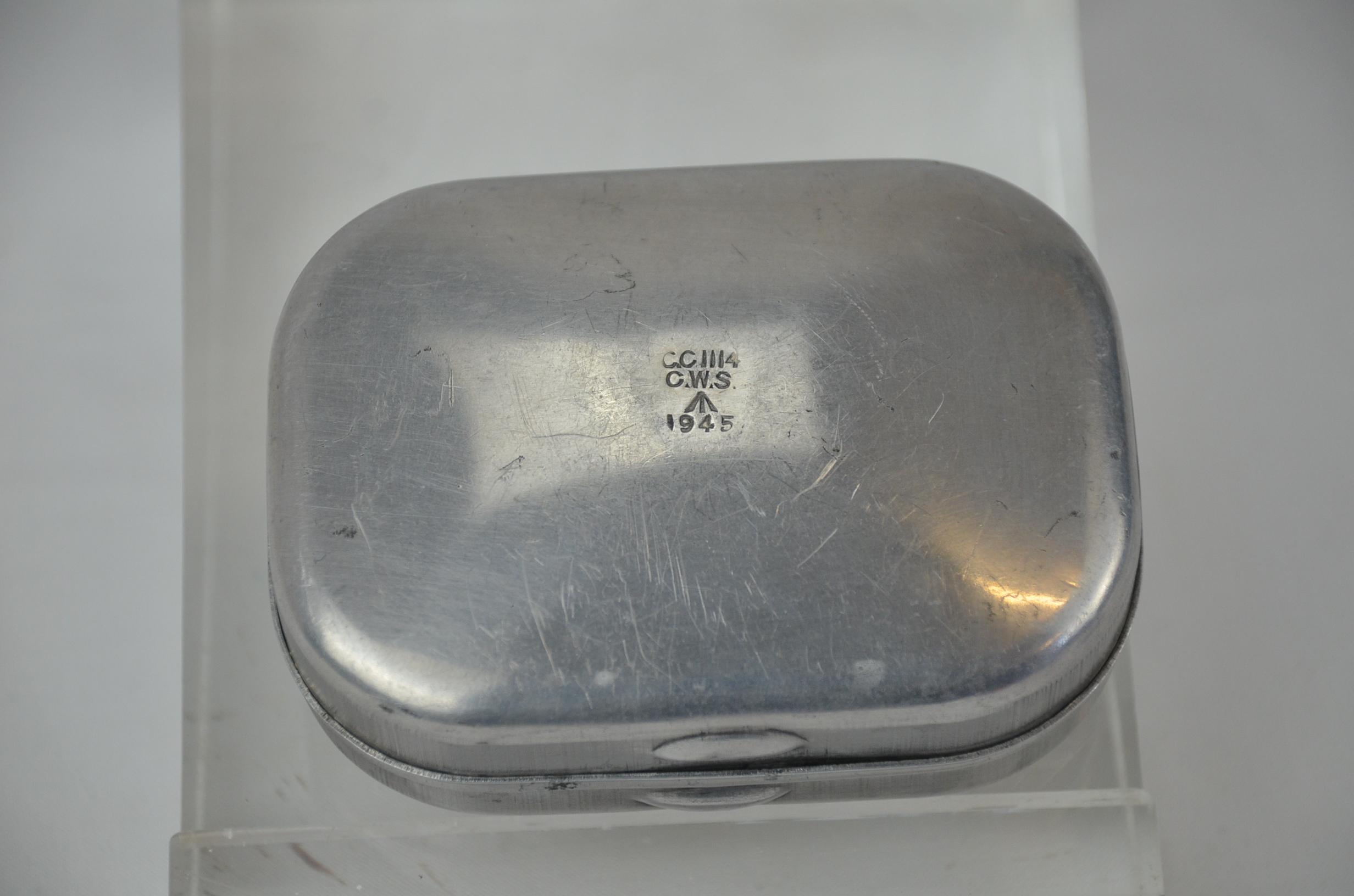 WW1 25th County Of London Cyclists Cap Badge Attached To A WW2 Soap Container - Image 3