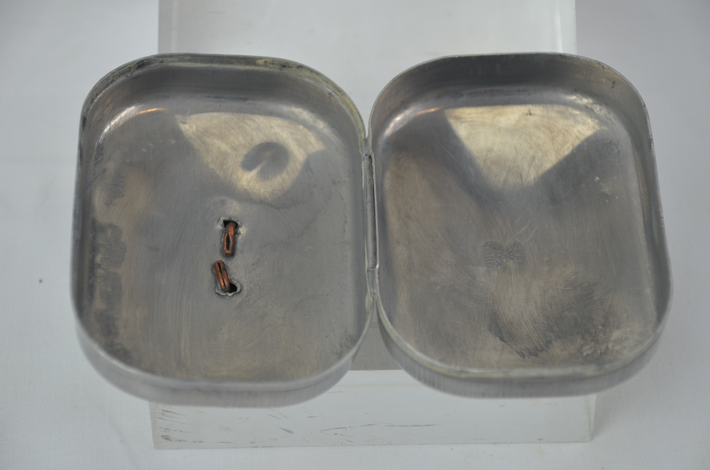 WW1 25th County Of London Cyclists Cap Badge Attached To A WW2 Soap Container - Image 4