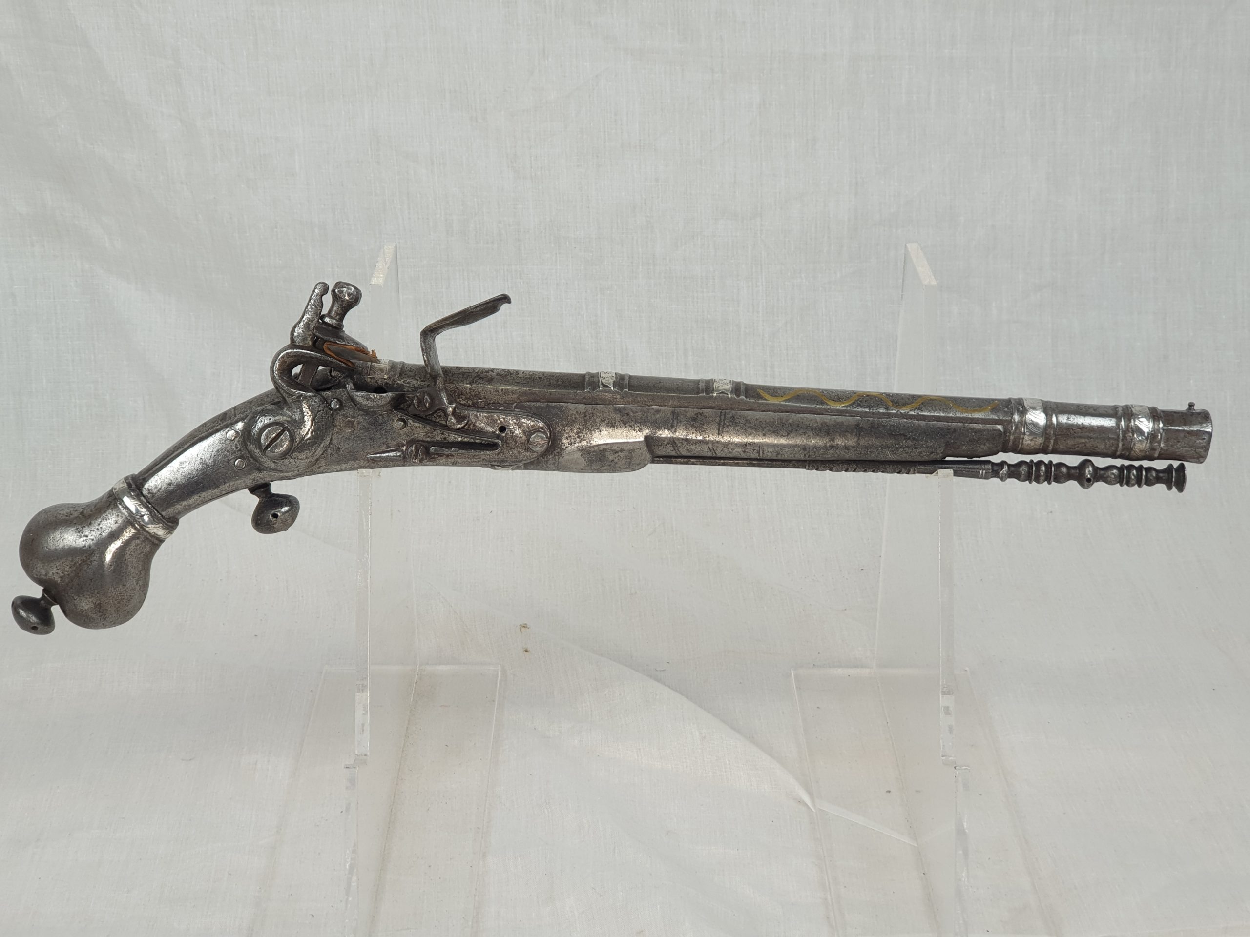 17th Century A Rare Scottish 22 Bore All Metal Heart-Butt Flintlock Belt Pistol - Image 2