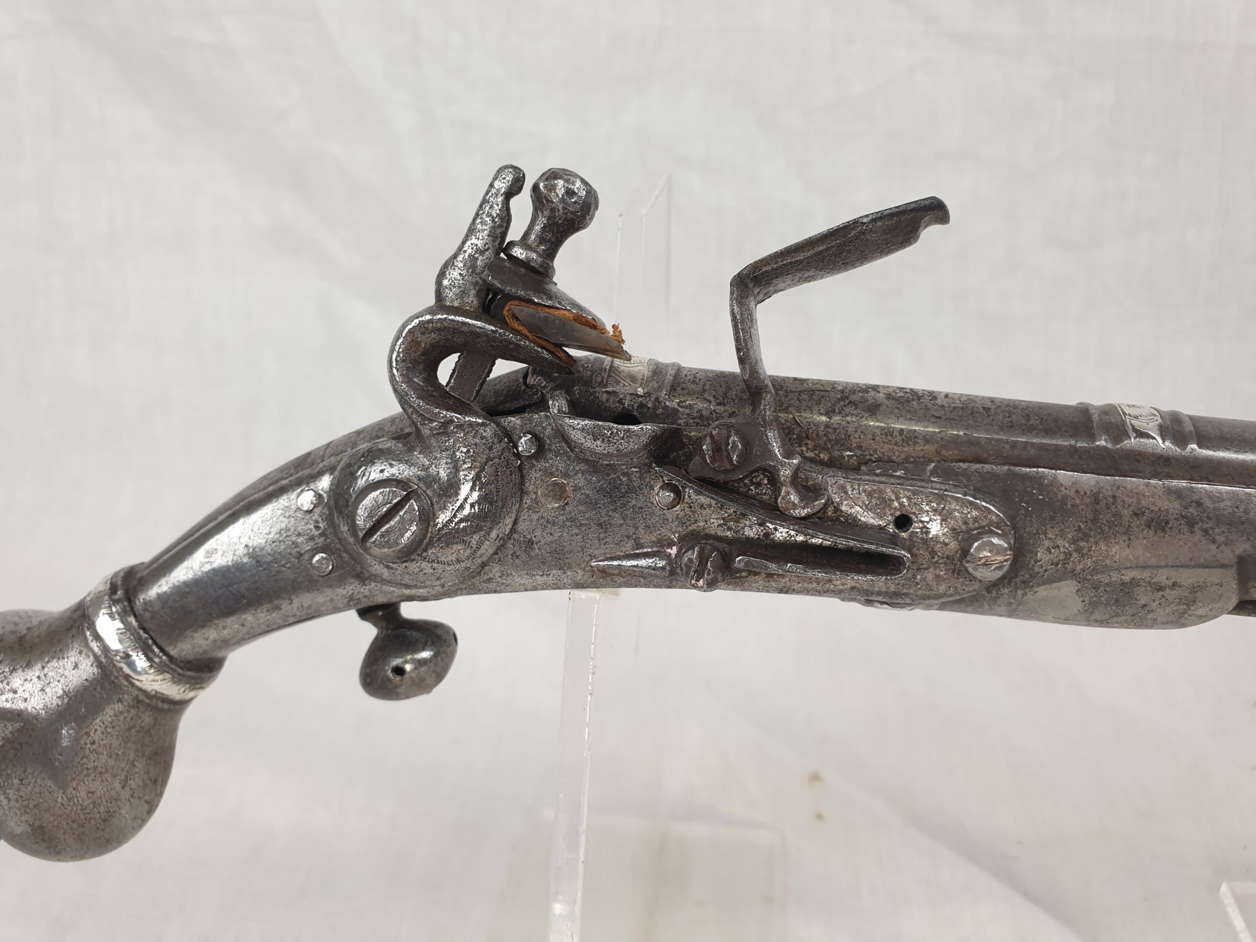 17th Century A Rare Scottish 22 Bore All Metal Heart-Butt Flintlock Belt Pistol - Image 8