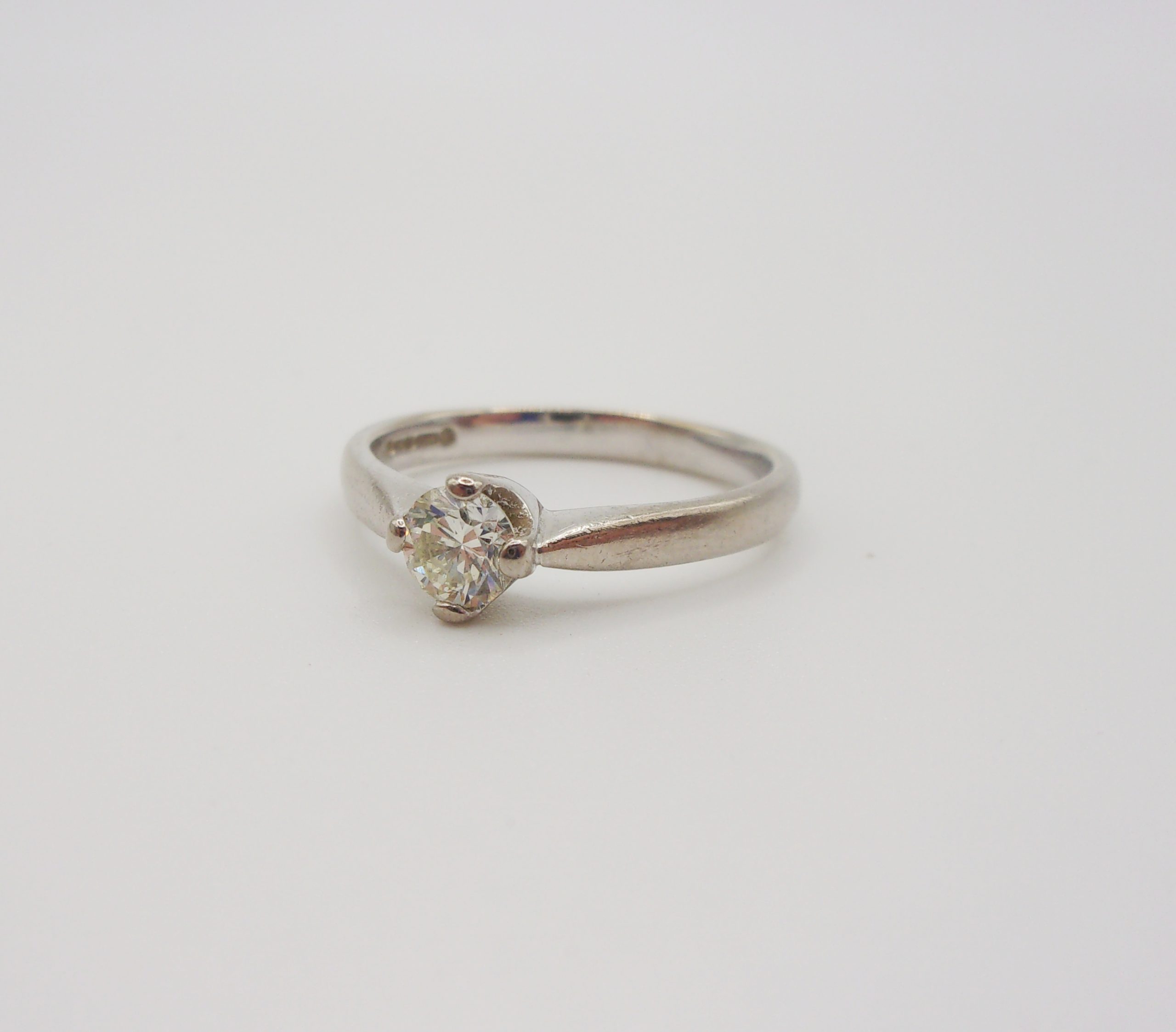 18ct White Gold .33 Carat Diamond Solitaire Ring UK Size M US 6 - Image 2