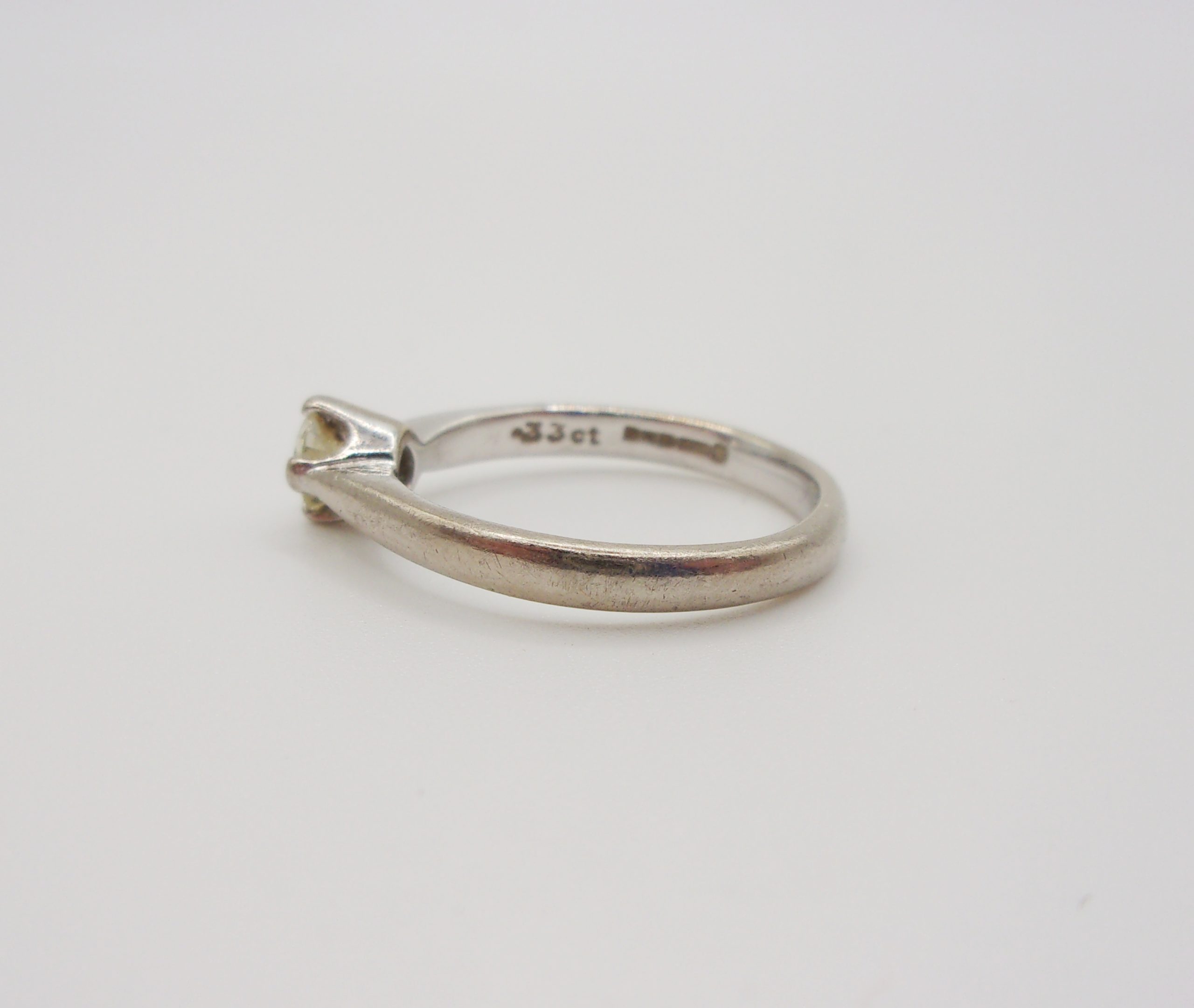 18ct White Gold .33 Carat Diamond Solitaire Ring UK Size M US 6 - Image 3