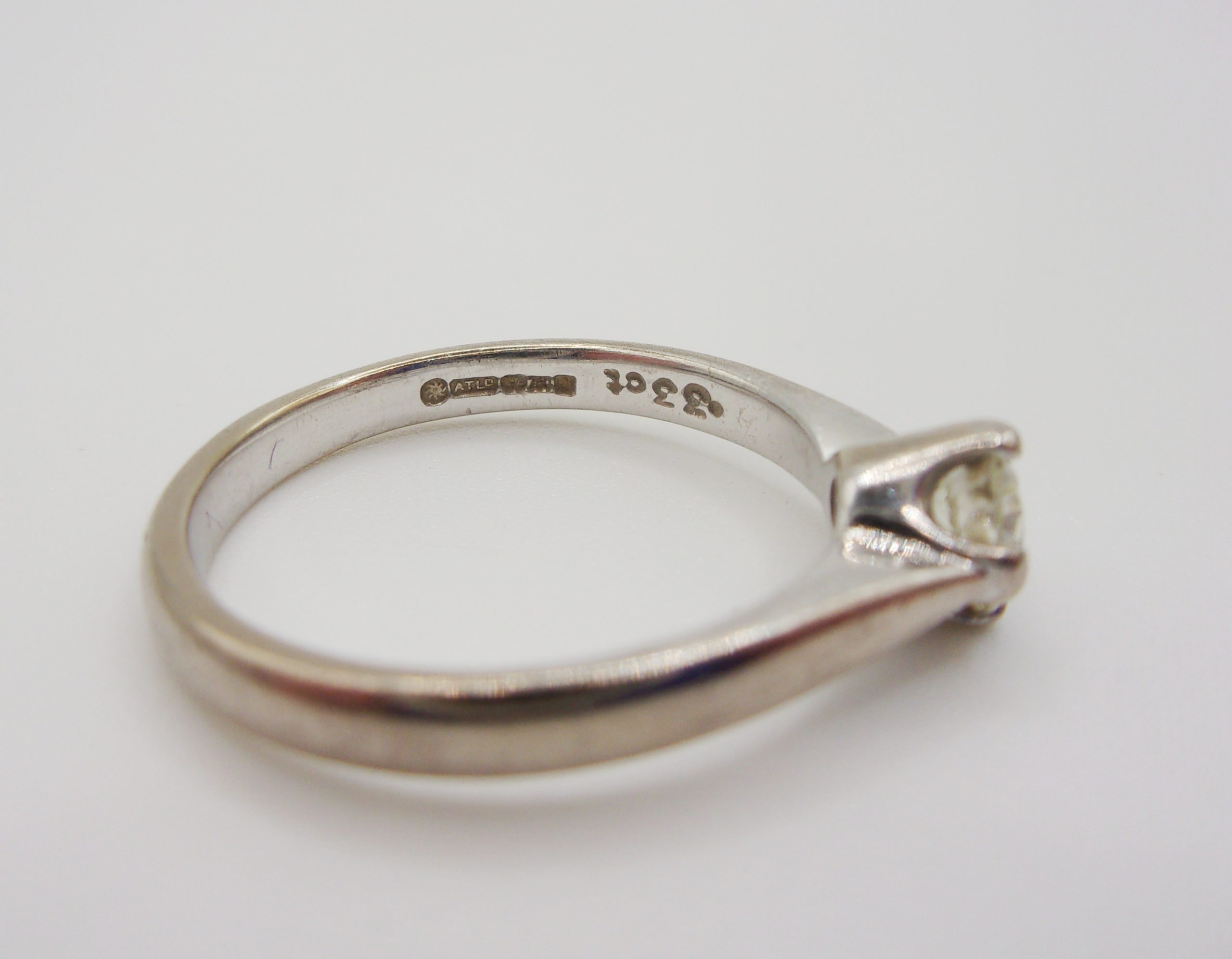 18ct White Gold .33 Carat Diamond Solitaire Ring UK Size M US 6 - Image 5
