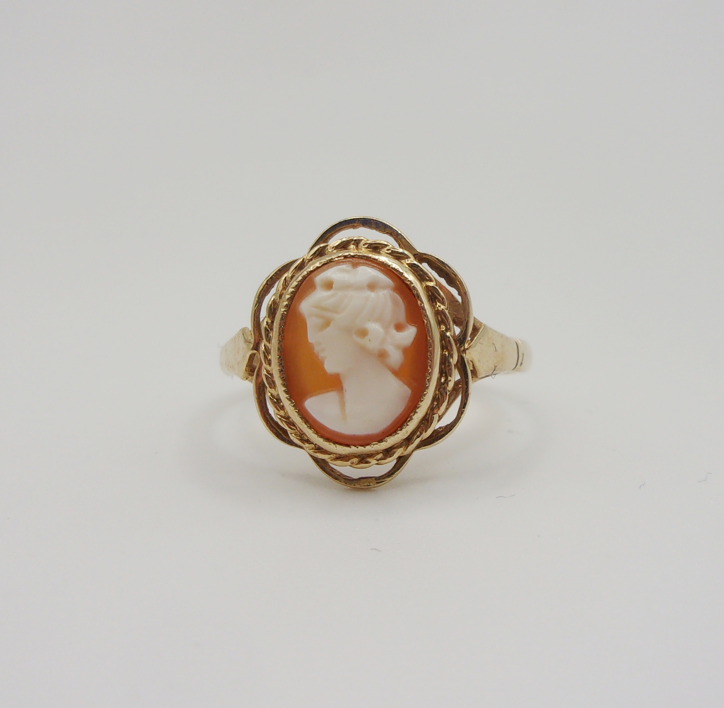 9ct Yellow Gold Cameo Ring UK Size O+ US 7 ¼