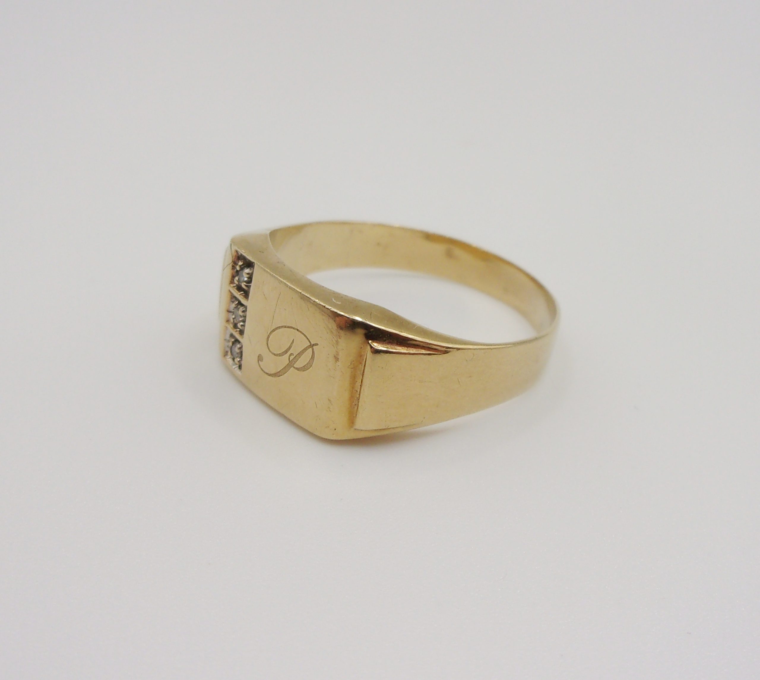 Gents 9ct Yellow Gold Three Stone Diamond Signet Ring UK Size X - Image 2