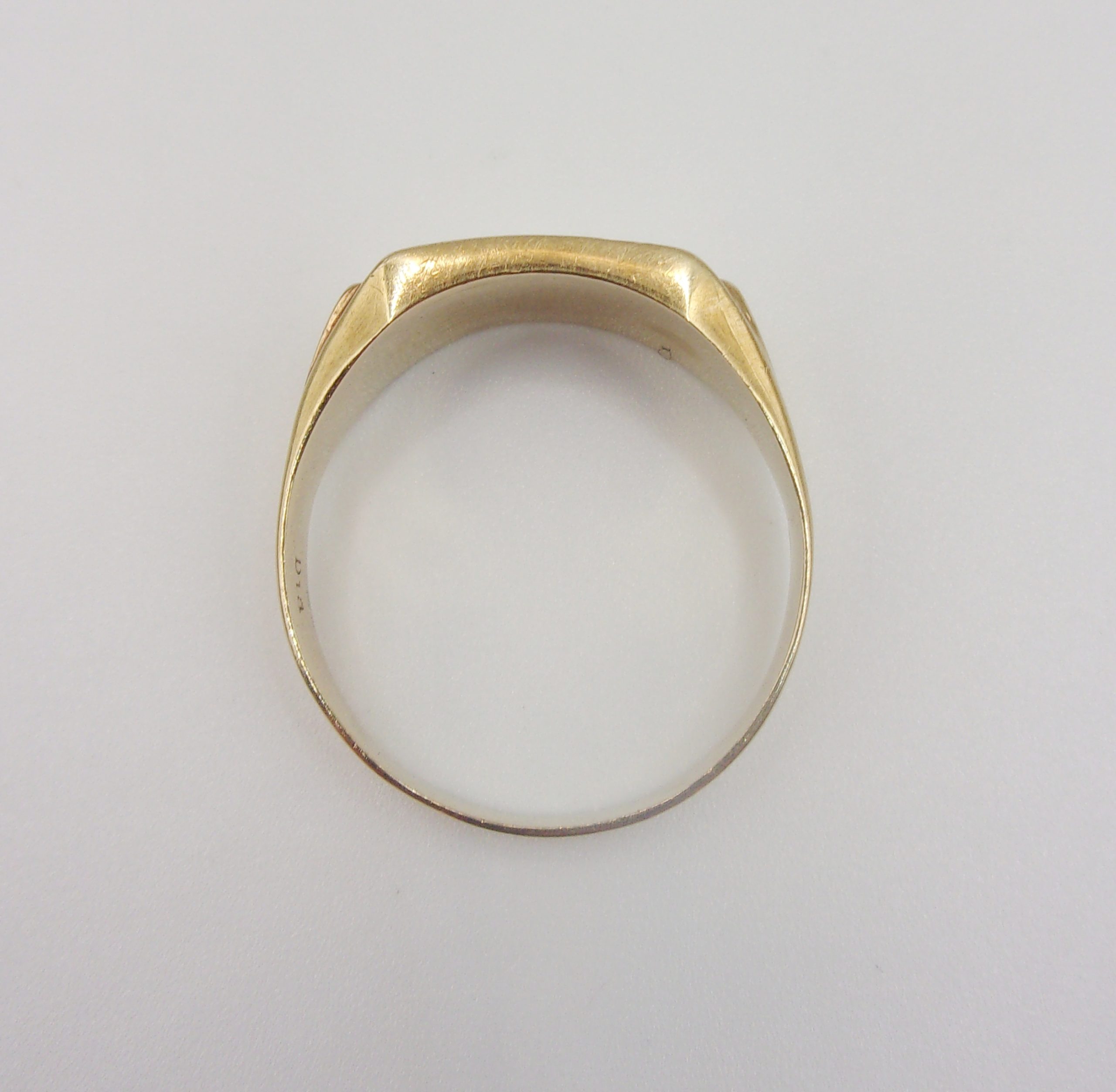 Gents 9ct Yellow Gold Three Stone Diamond Signet Ring UK Size X - Image 5