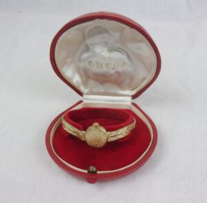 c1964 Ladies 9ct Gold Omega Wrist Watch In Original Clam Case