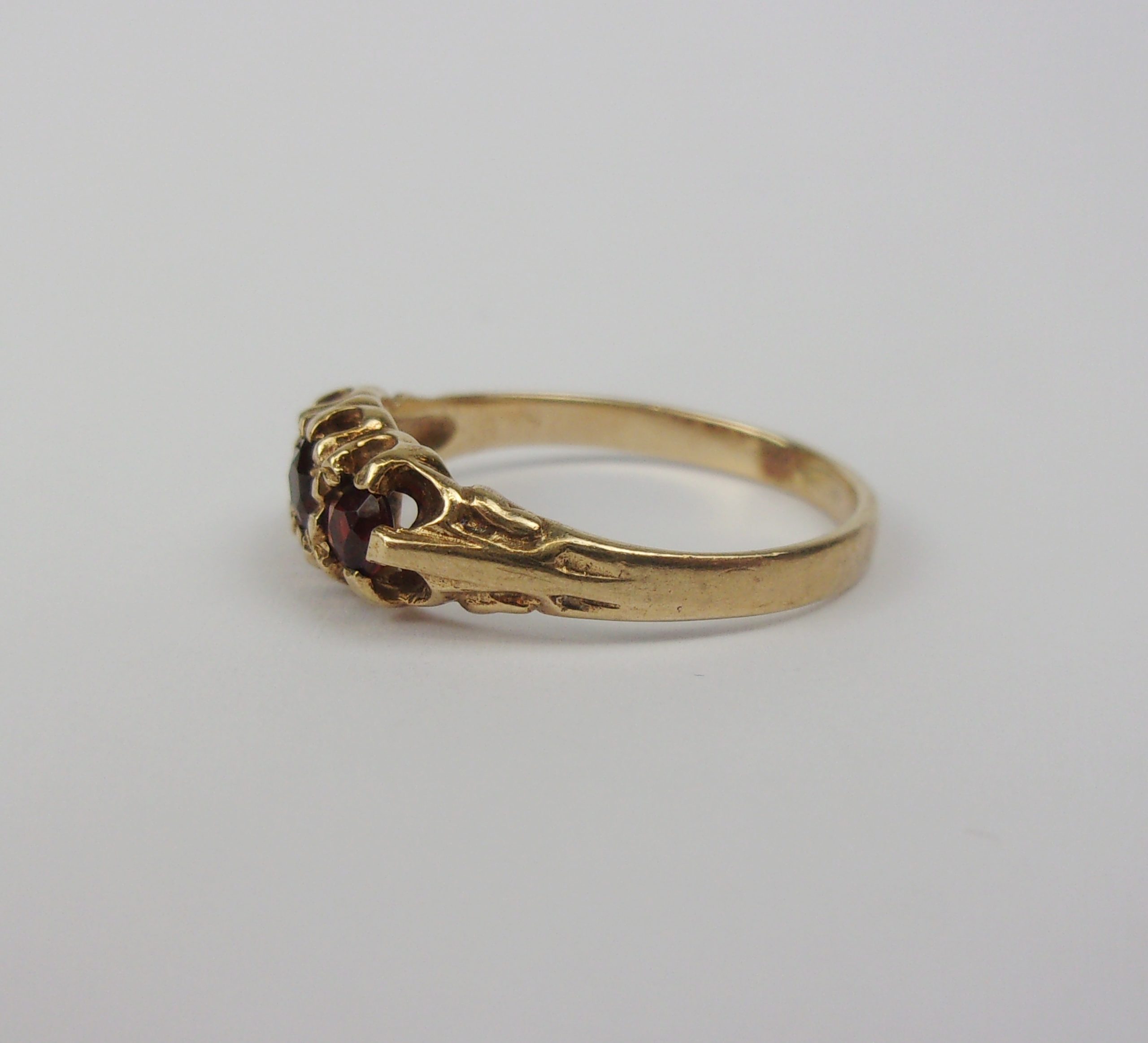 9ct Yellow Gold Garnet Trilogy Ring UK Size K US 5 - Image 2