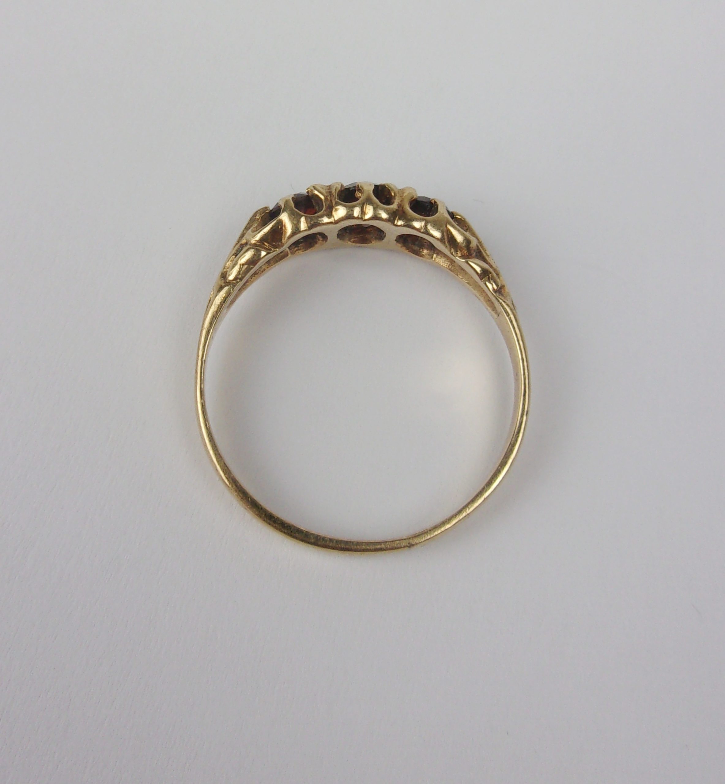 9ct Yellow Gold Garnet Trilogy Ring UK Size K US 5 - Image 5