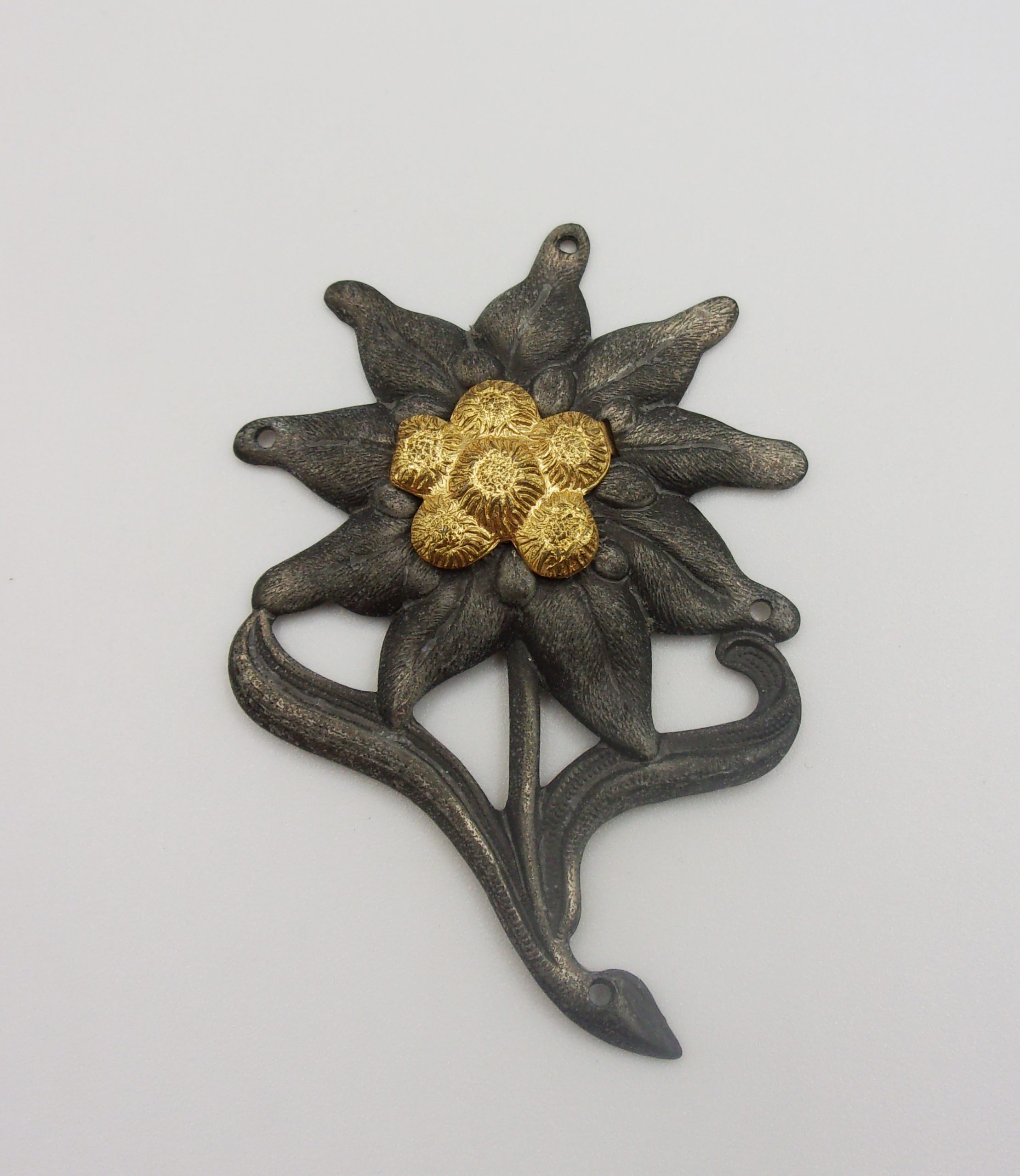 SS Jaeger Edelweiss Flower Cap Badge
