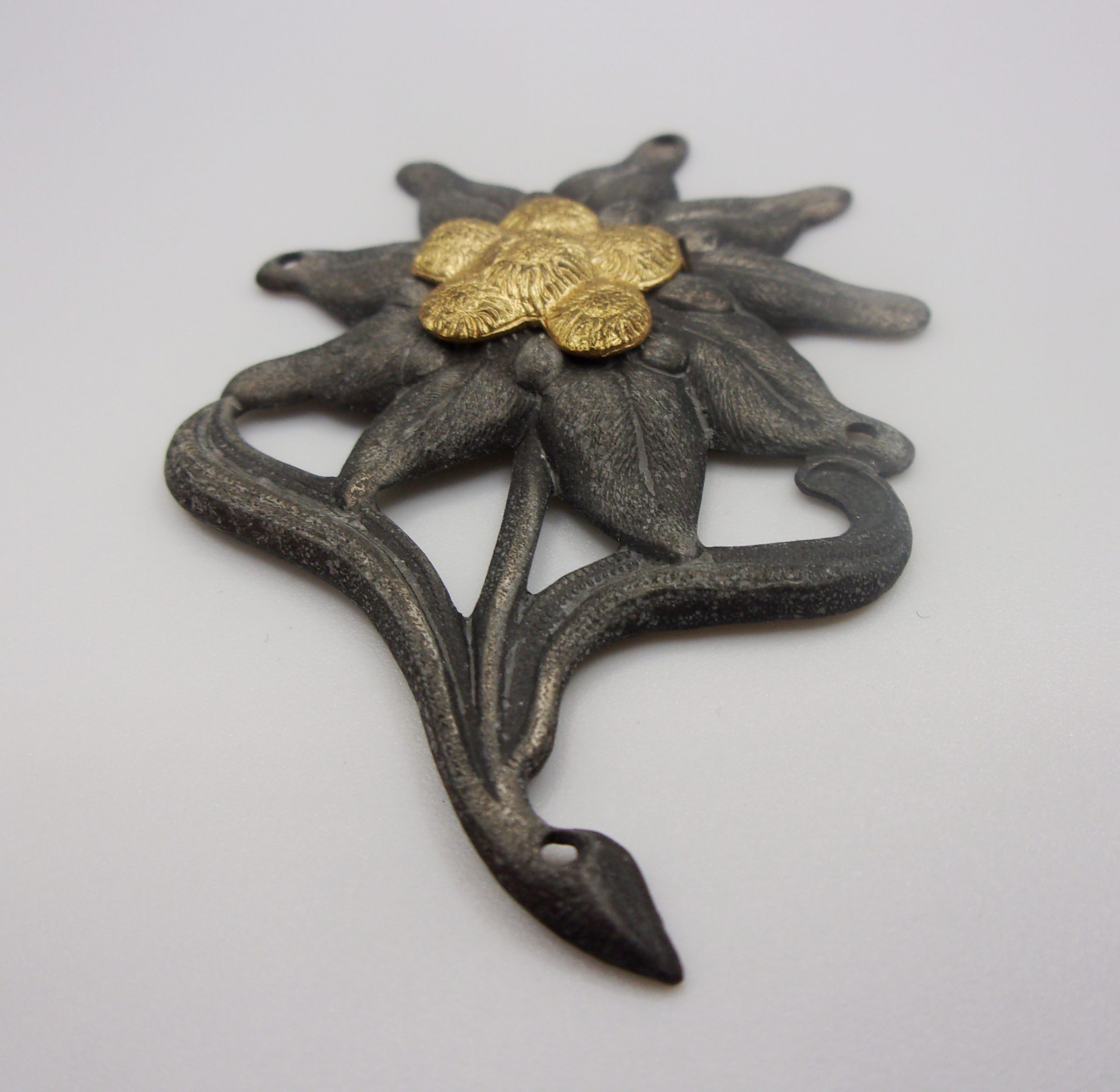 SS Jaeger Edelweiss Flower Cap Badge - Image 2