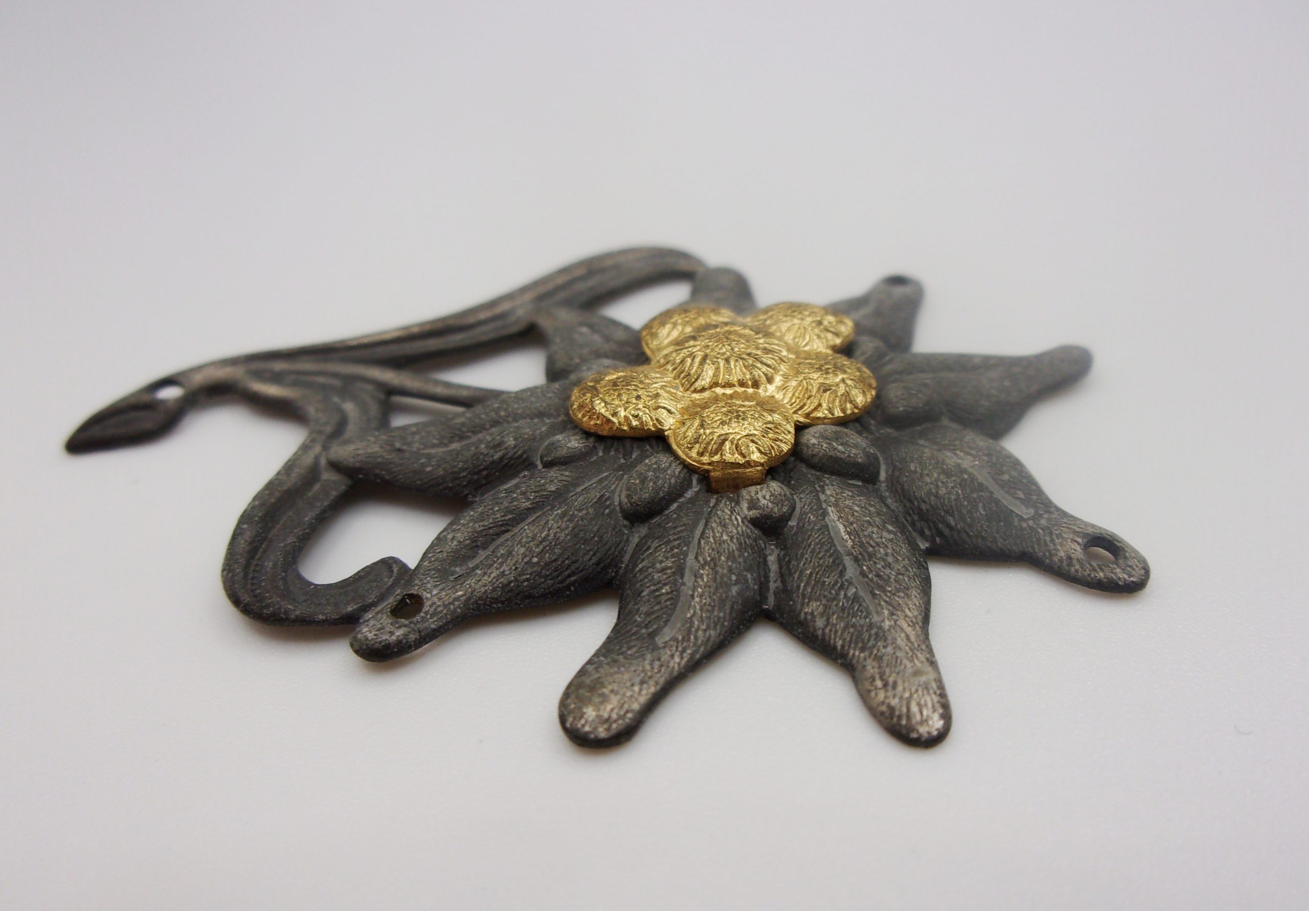 SS Jaeger Edelweiss Flower Cap Badge - Image 3