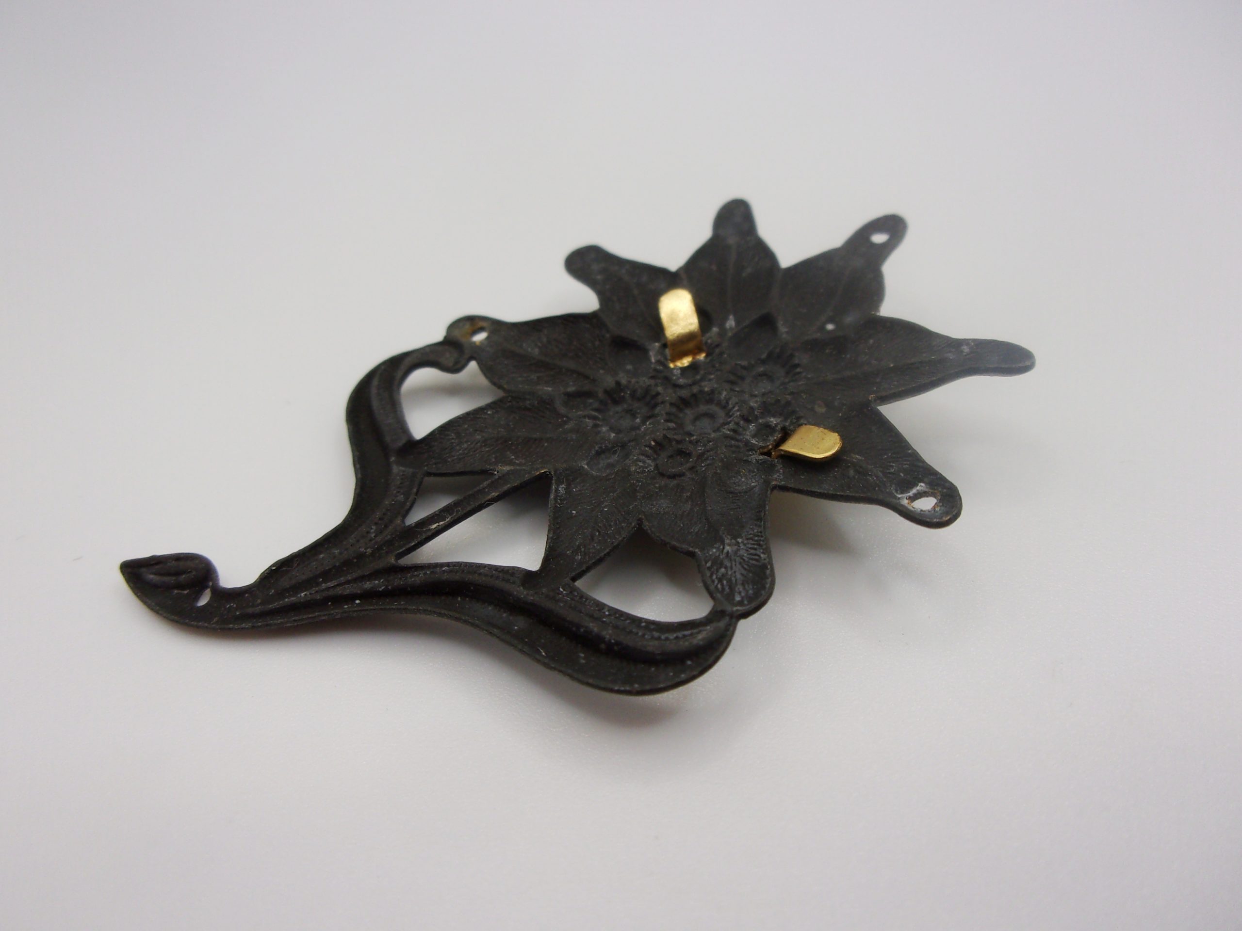 SS Jaeger Edelweiss Flower Cap Badge - Image 4