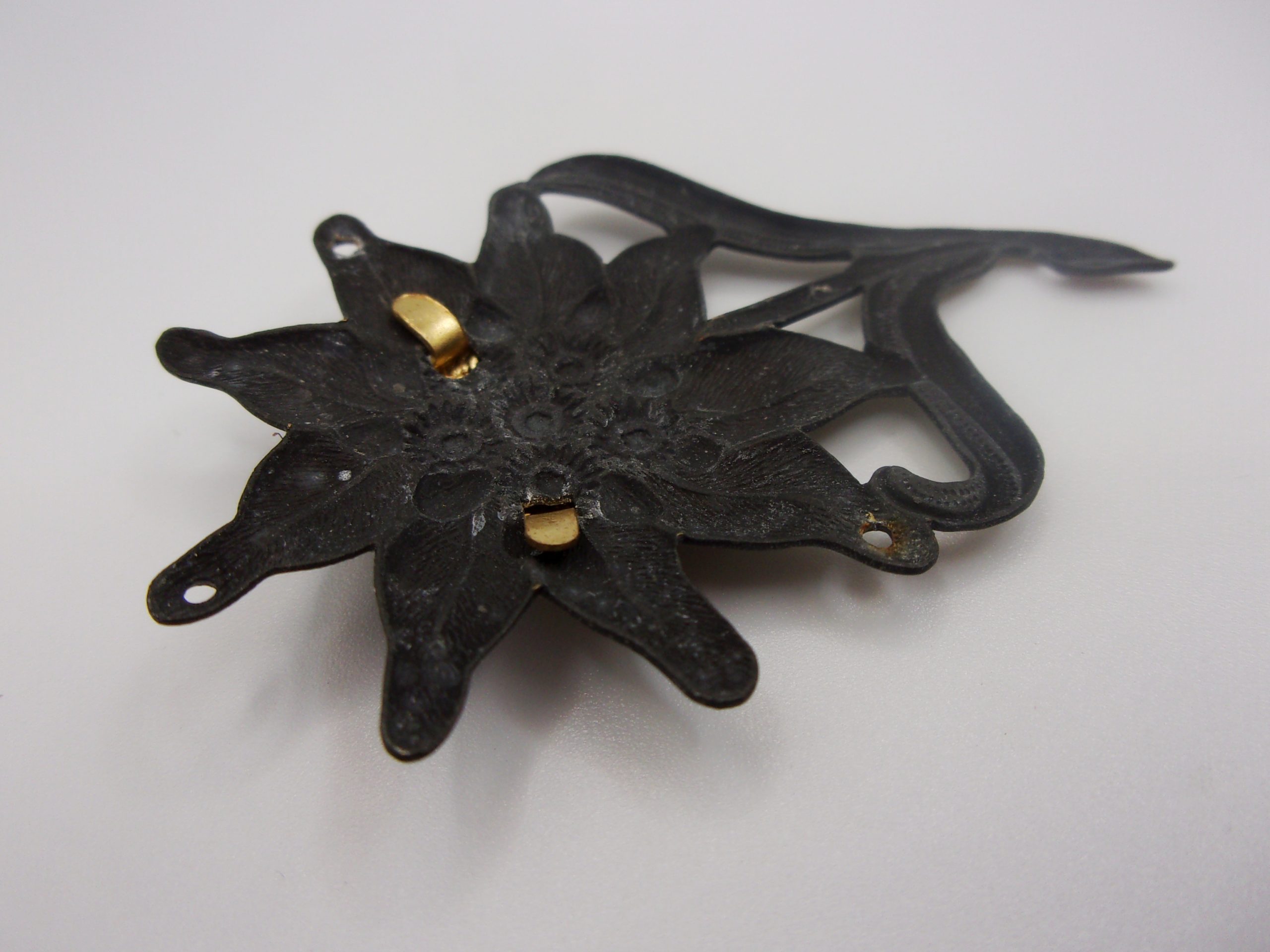 SS Jaeger Edelweiss Flower Cap Badge - Image 5