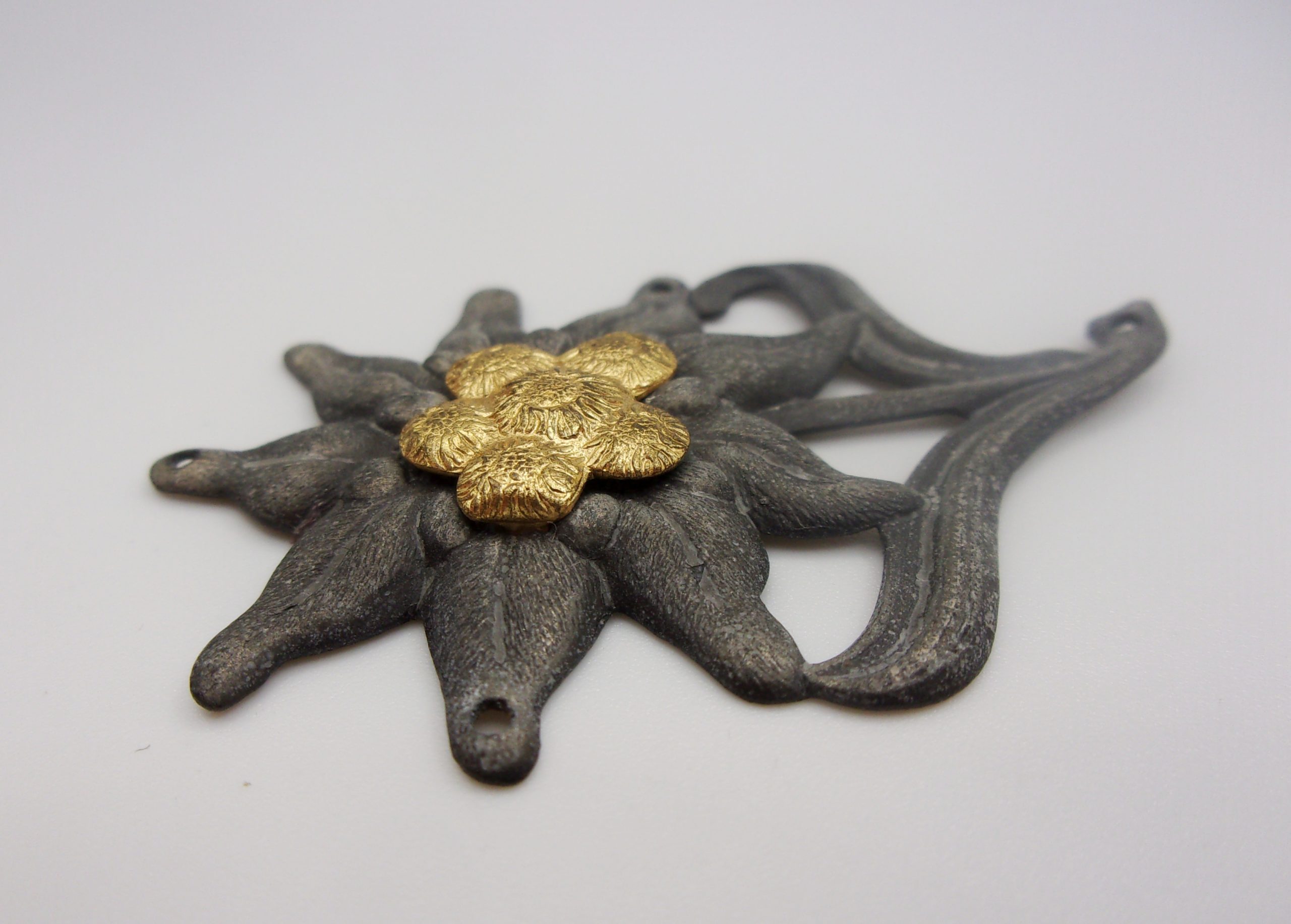 SS Jaeger Edelweiss Flower Cap Badge - Image 6