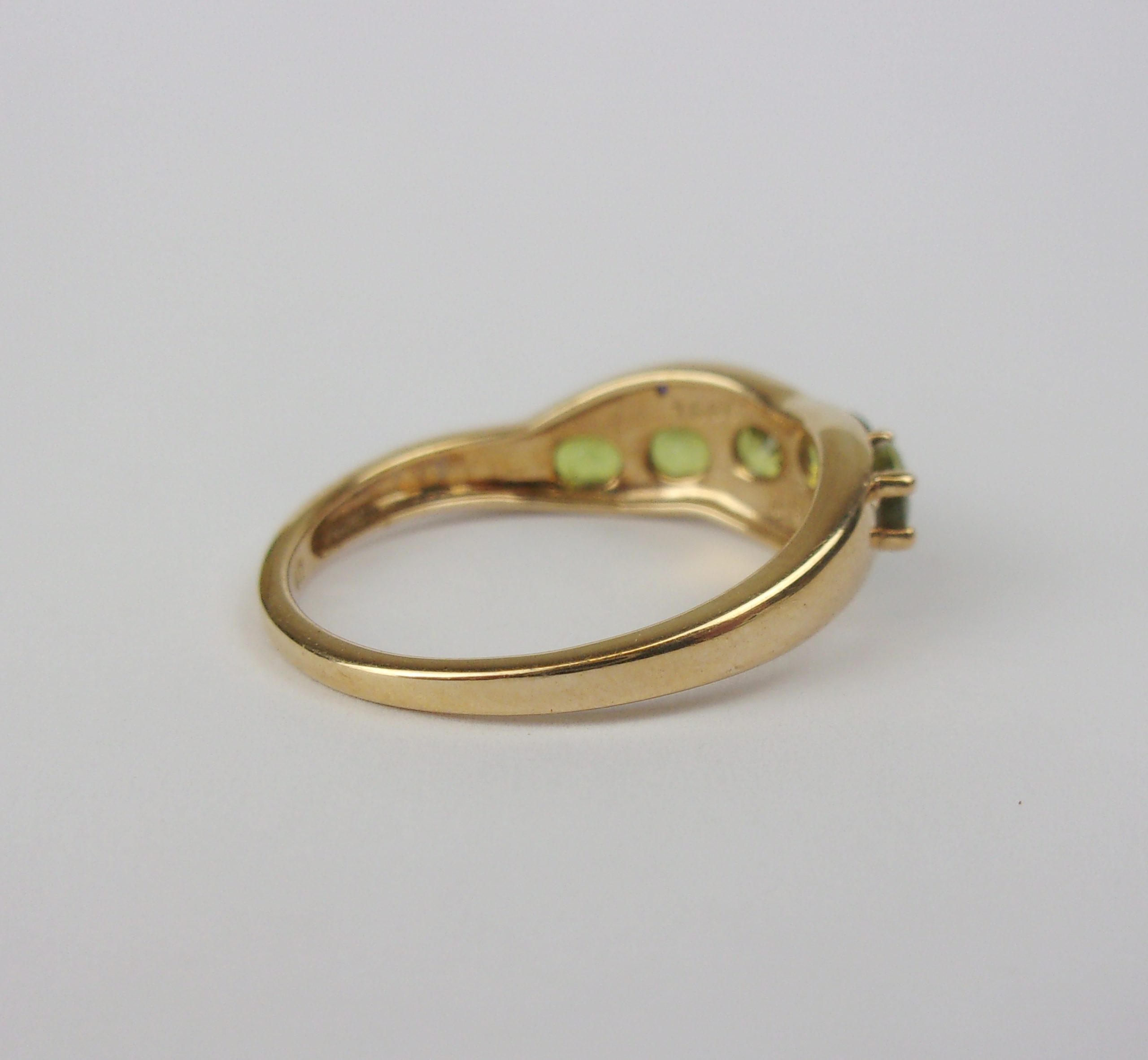 9ct Yellow Gold Peridot & Diamond Ring UK Size N+ US 6 ¾ - Image 3