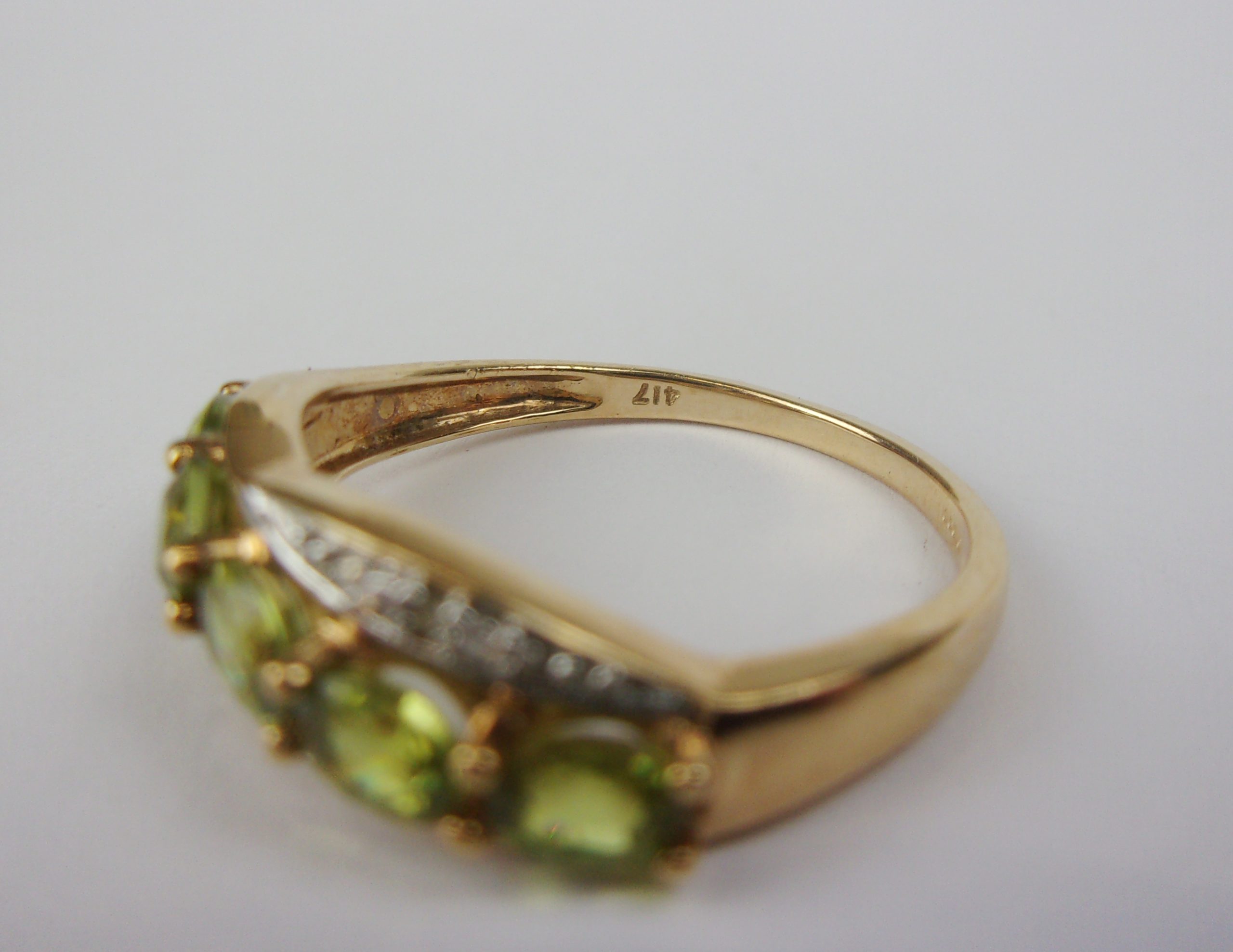 9ct Yellow Gold Peridot & Diamond Ring UK Size N+ US 6 ¾ - Image 4